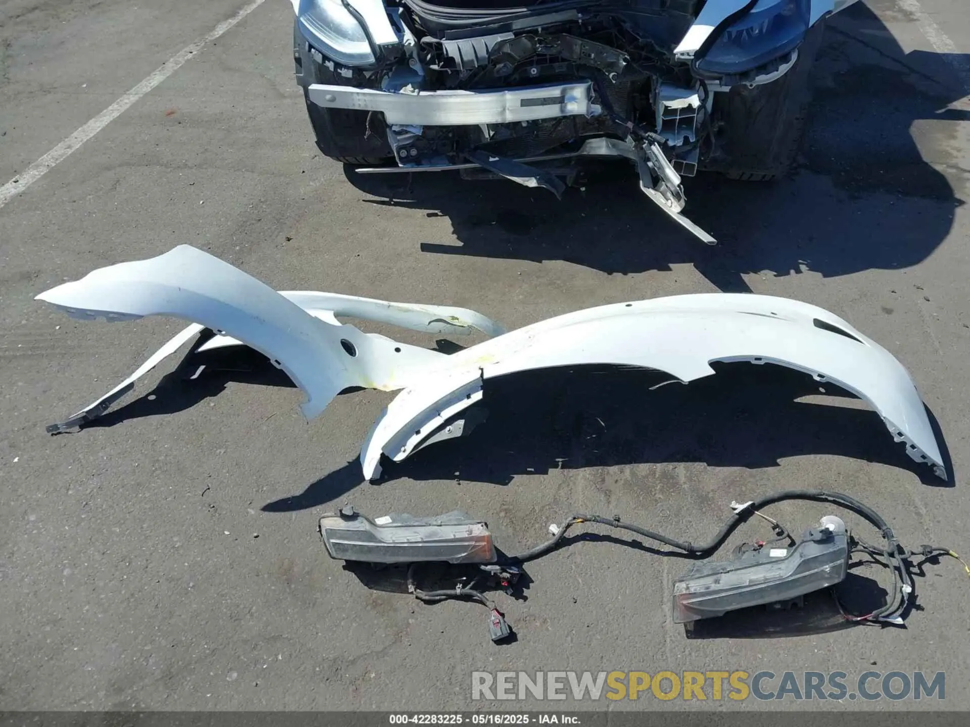 10 Photograph of a damaged car 5YJ3E1EB8NF228951 TESLA MODEL 3 2022