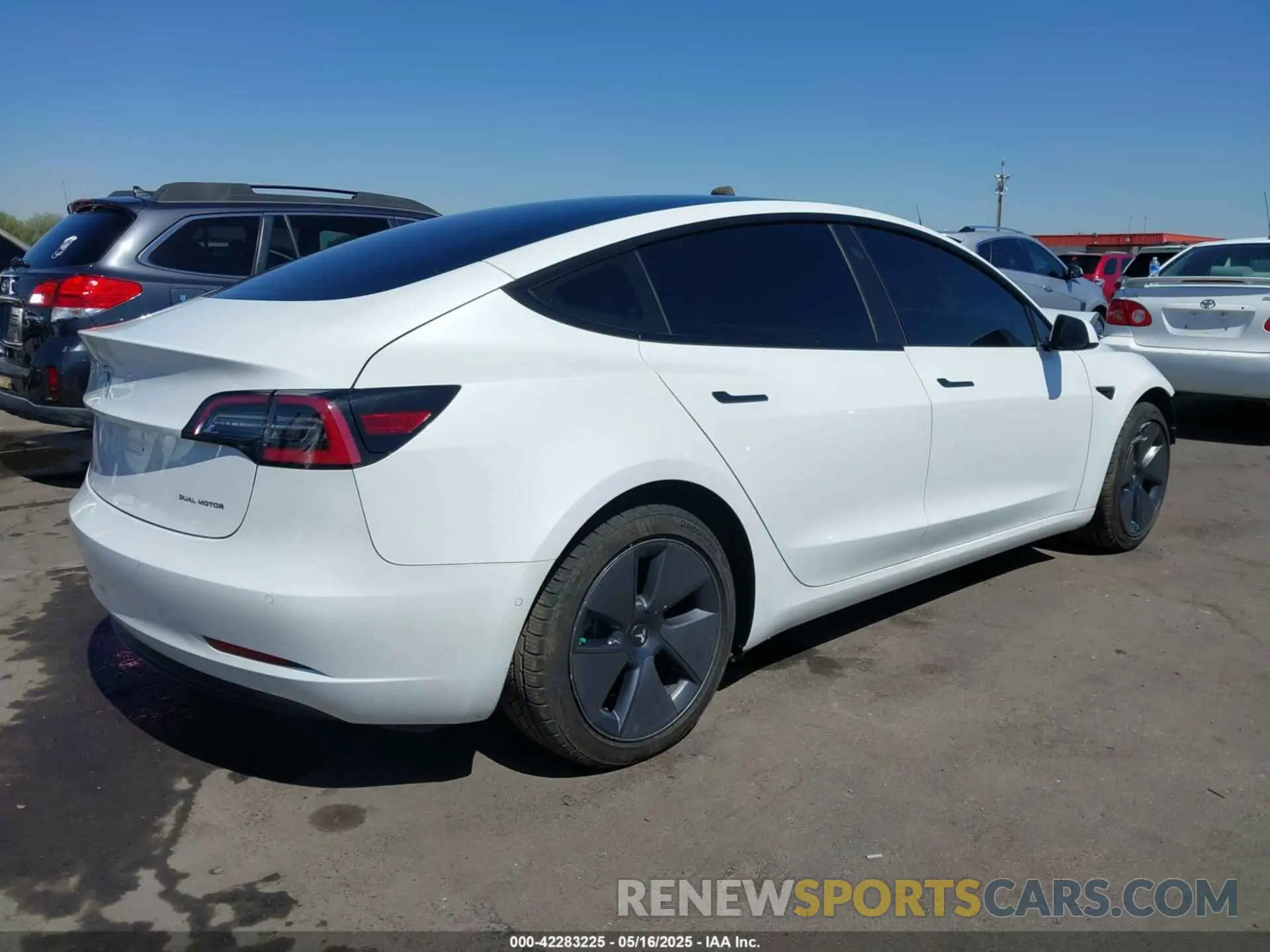 4 Photograph of a damaged car 5YJ3E1EB8NF228951 TESLA MODEL 3 2022