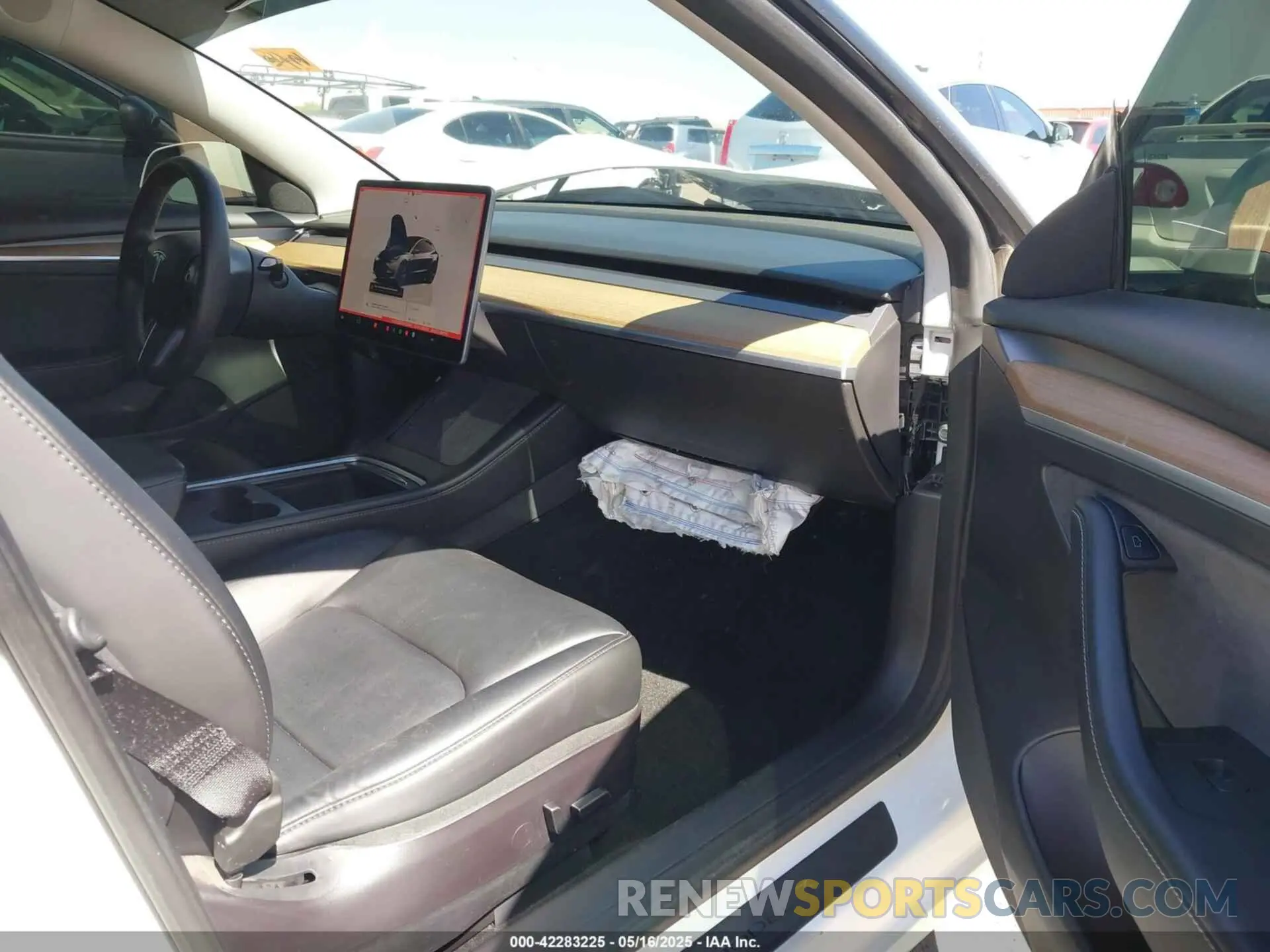5 Photograph of a damaged car 5YJ3E1EB8NF228951 TESLA MODEL 3 2022