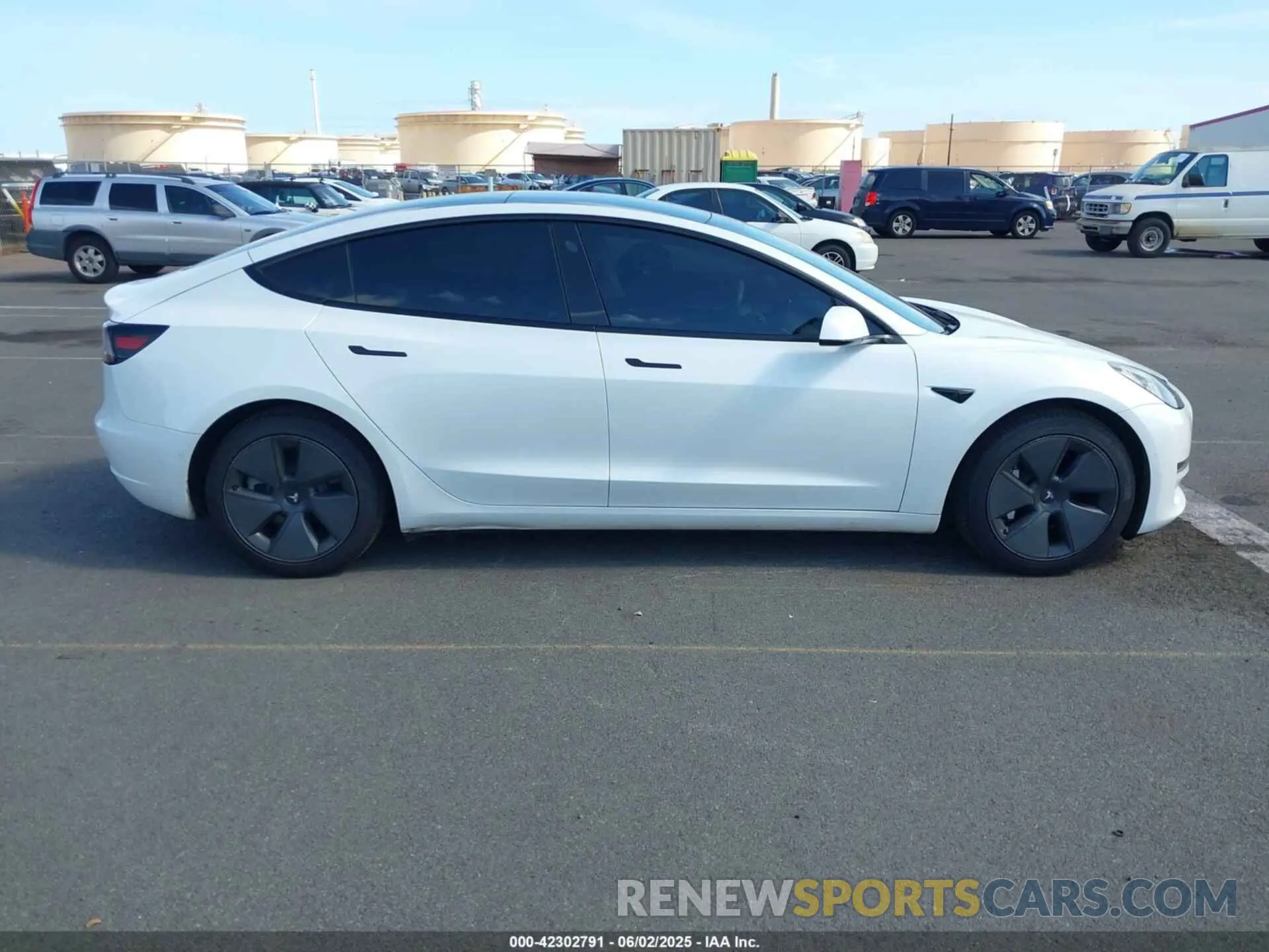 13 Photograph of a damaged car 5YJ3E1EB8NF232479 TESLA MODEL 3 2022