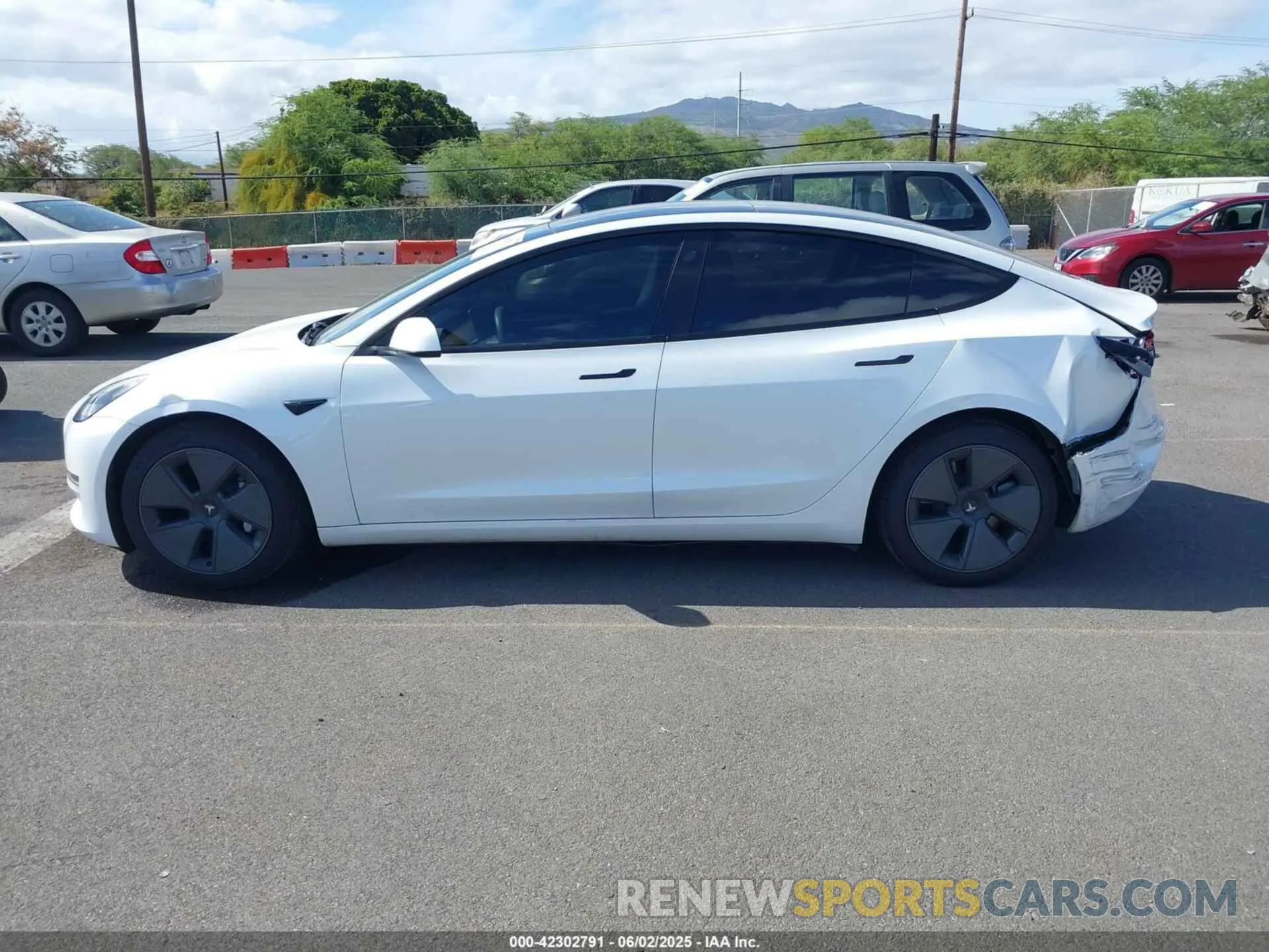 14 Photograph of a damaged car 5YJ3E1EB8NF232479 TESLA MODEL 3 2022