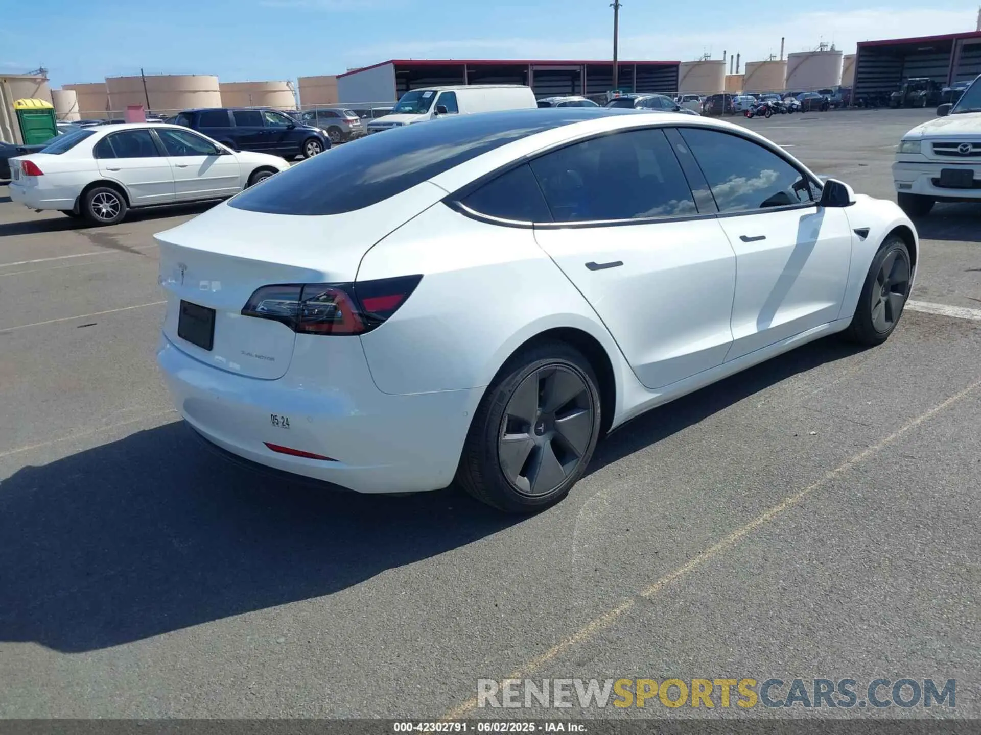 4 Photograph of a damaged car 5YJ3E1EB8NF232479 TESLA MODEL 3 2022