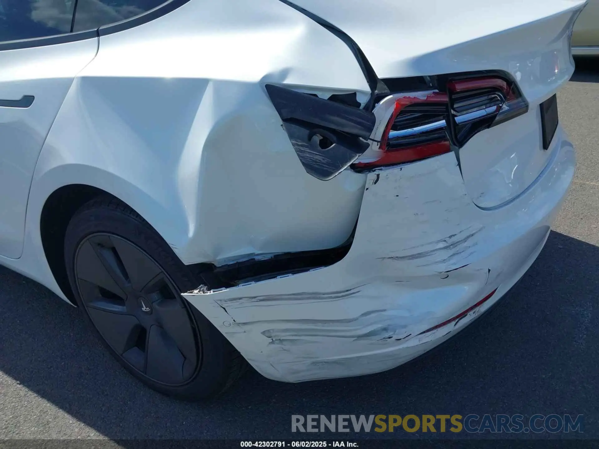 6 Photograph of a damaged car 5YJ3E1EB8NF232479 TESLA MODEL 3 2022