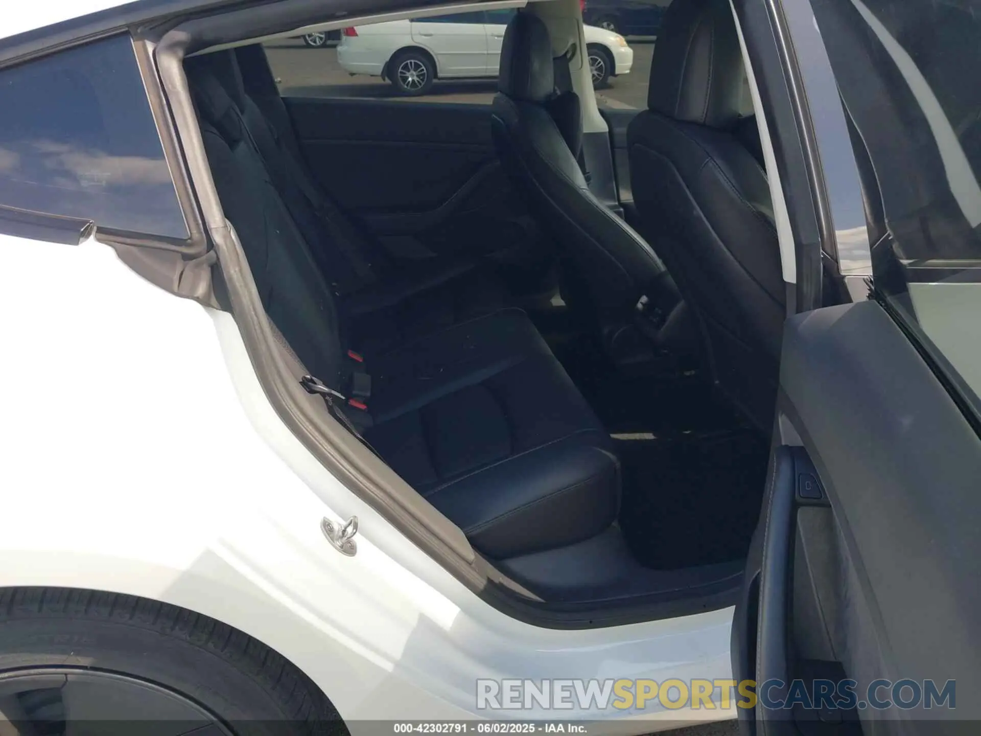8 Photograph of a damaged car 5YJ3E1EB8NF232479 TESLA MODEL 3 2022