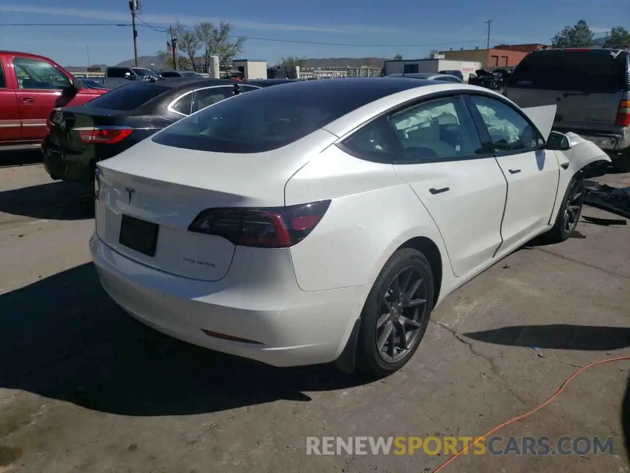 4 Photograph of a damaged car 5YJ3E1EB8NF253865 TESLA MODEL 3 2022