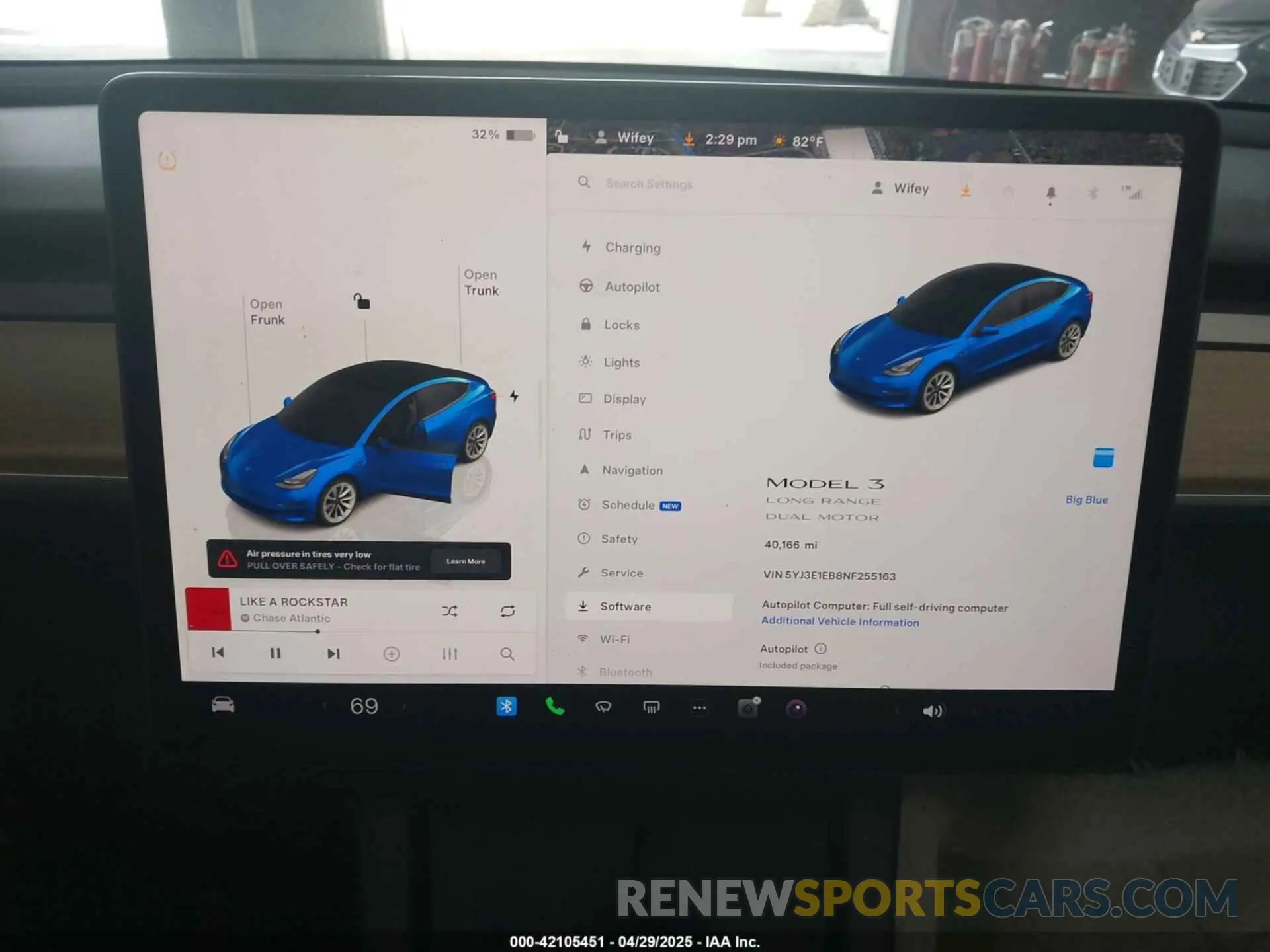 18 Photograph of a damaged car 5YJ3E1EB8NF255163 TESLA MODEL 3 2022