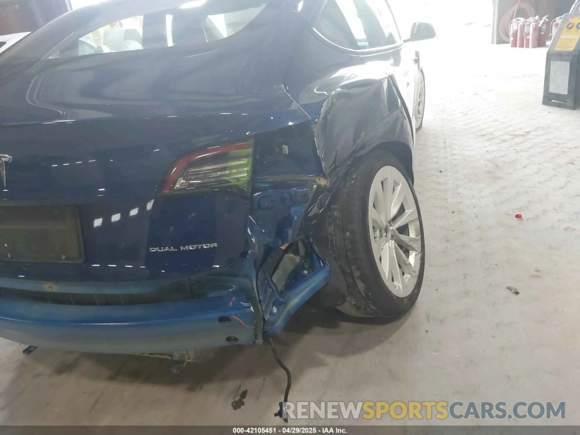 19 Photograph of a damaged car 5YJ3E1EB8NF255163 TESLA MODEL 3 2022