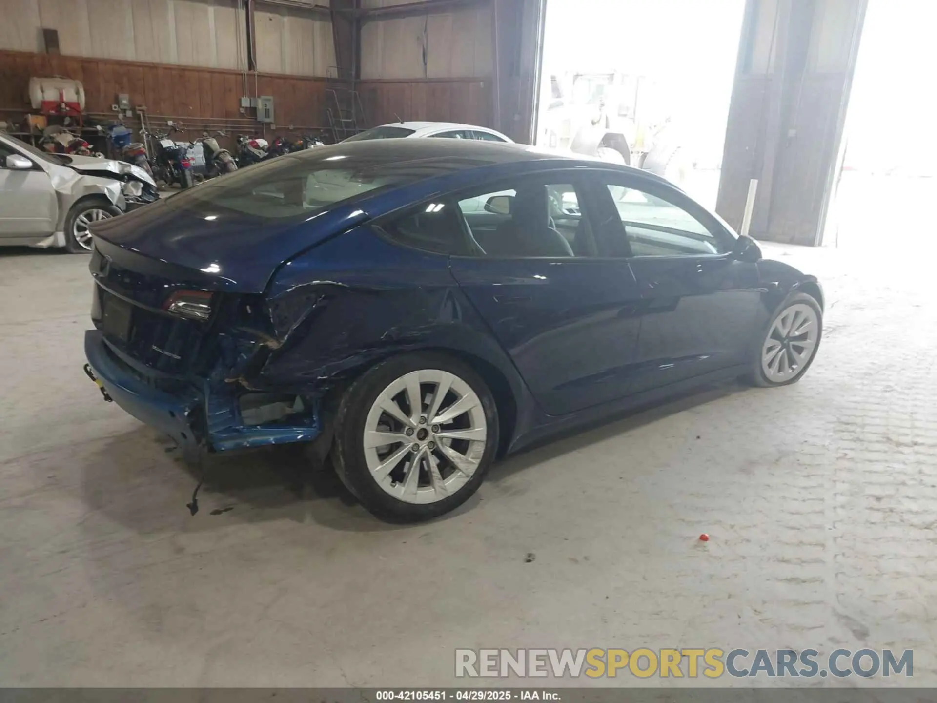 4 Photograph of a damaged car 5YJ3E1EB8NF255163 TESLA MODEL 3 2022