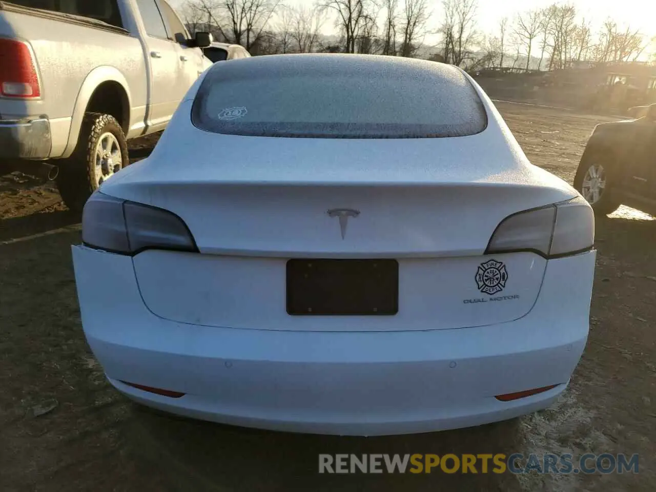 6 Photograph of a damaged car 5YJ3E1EB8NF266132 TESLA MODEL 3 2022