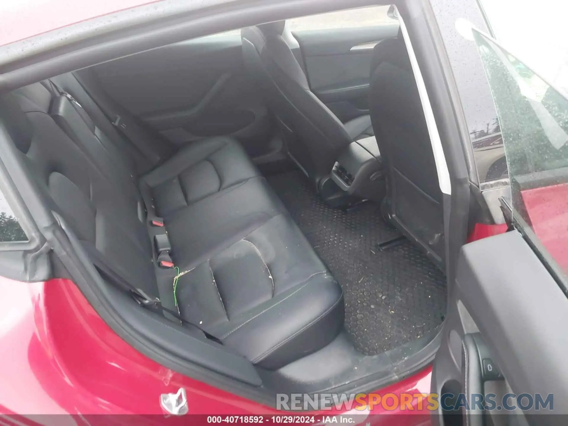 8 Photograph of a damaged car 5YJ3E1EB8NF273081 TESLA MODEL 3 2022