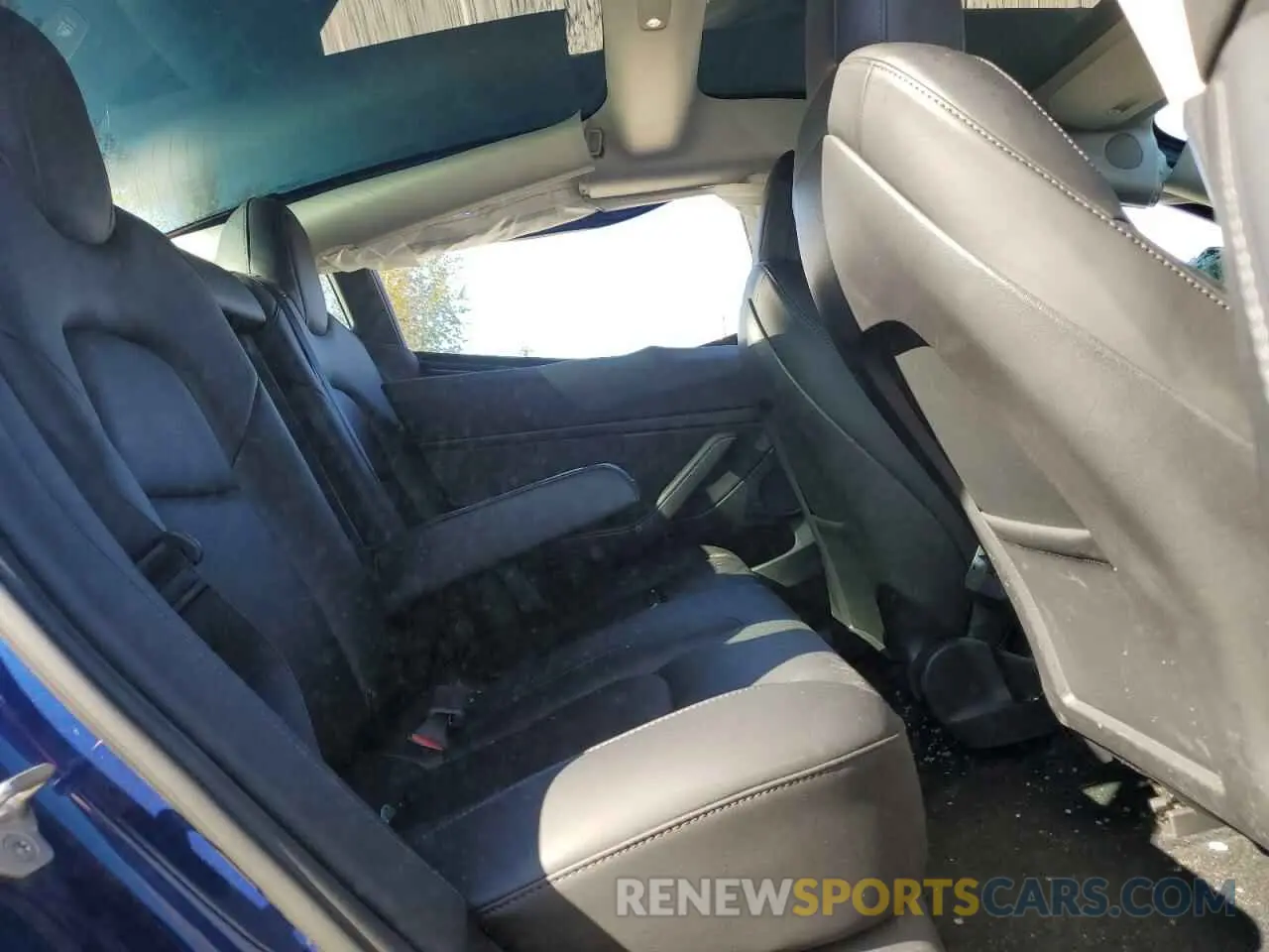 10 Photograph of a damaged car 5YJ3E1EB8NF273601 TESLA MODEL 3 2022
