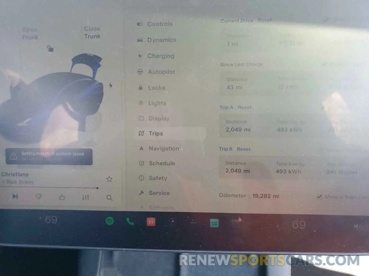 9 Photograph of a damaged car 5YJ3E1EB8NF273601 TESLA MODEL 3 2022