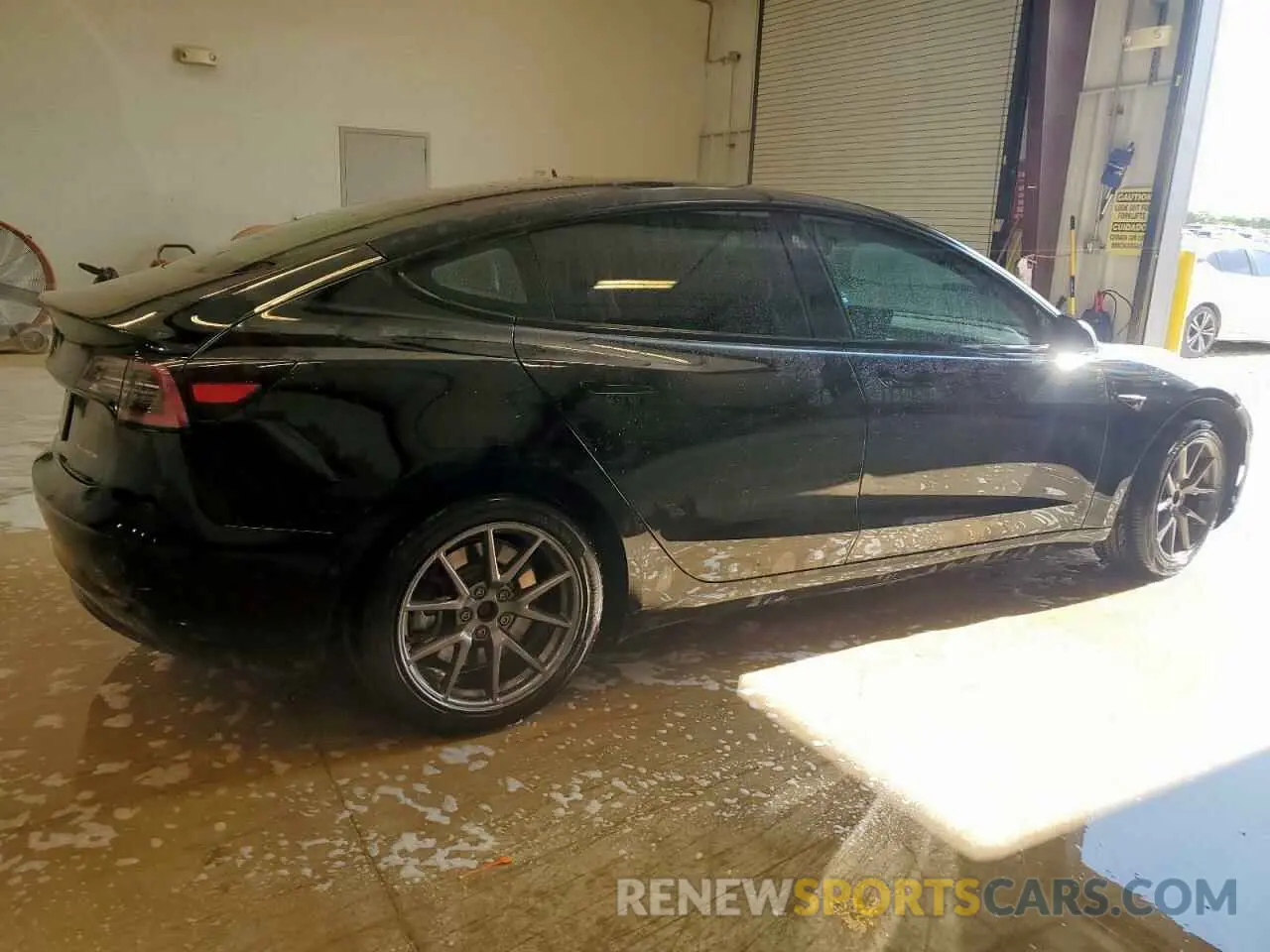 3 Photograph of a damaged car 5YJ3E1EB8NF285716 TESLA MODEL 3 2022