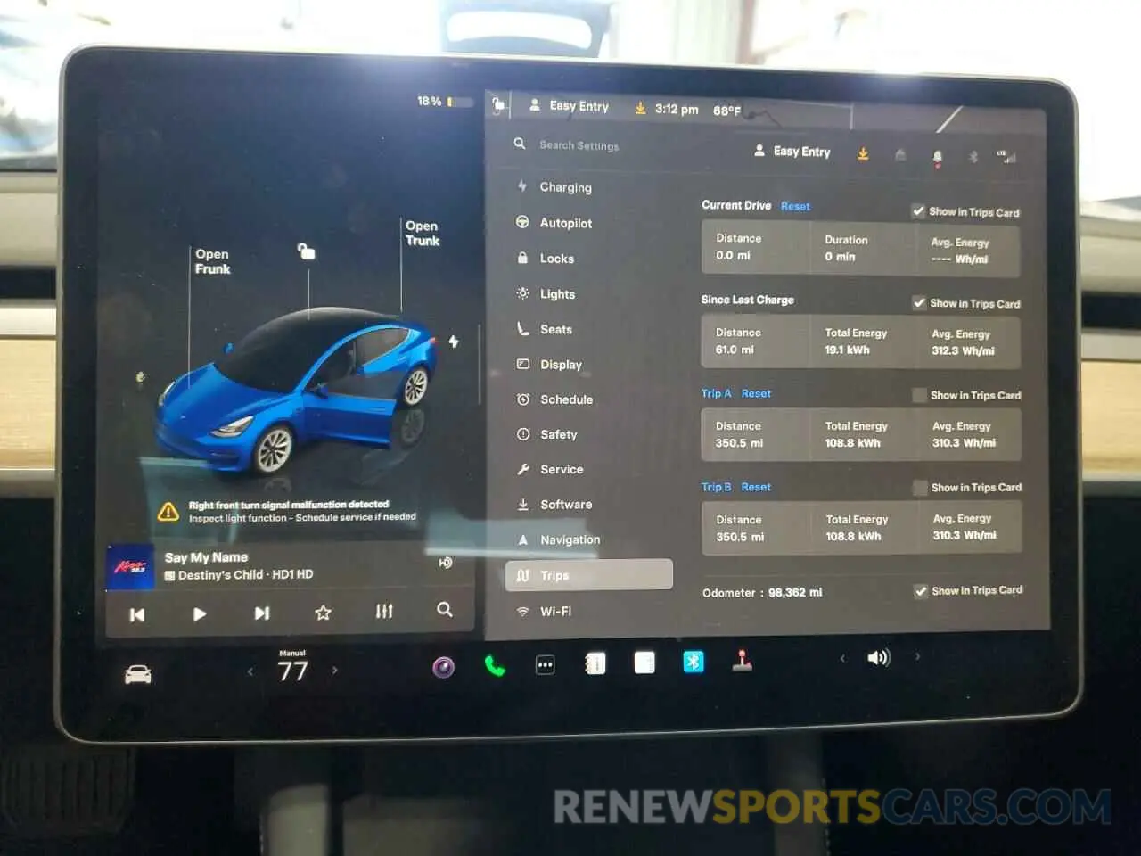 9 Photograph of a damaged car 5YJ3E1EB8NF305110 TESLA MODEL 3 2022