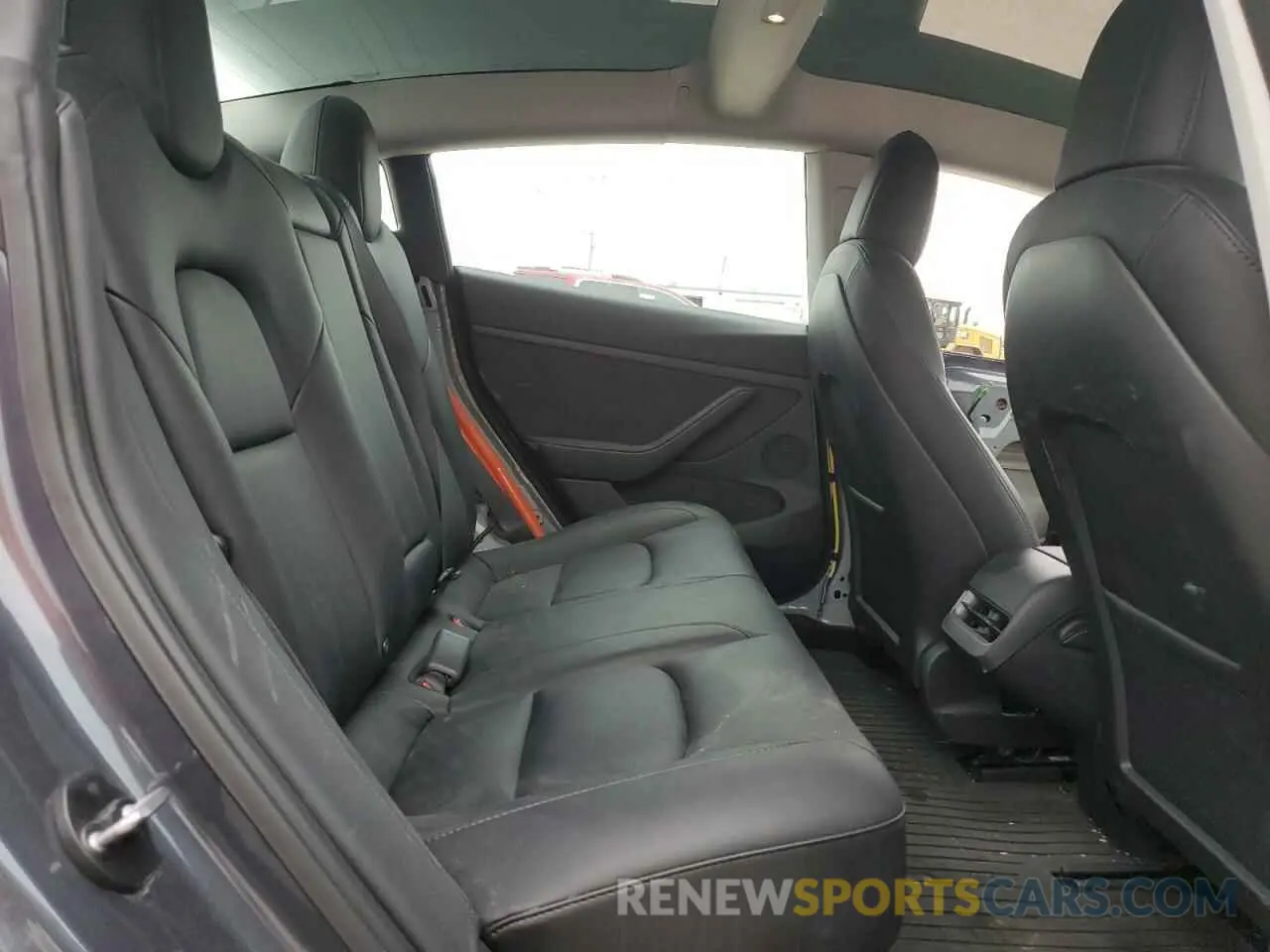 10 Photograph of a damaged car 5YJ3E1EB8NF325597 TESLA MODEL 3 2022