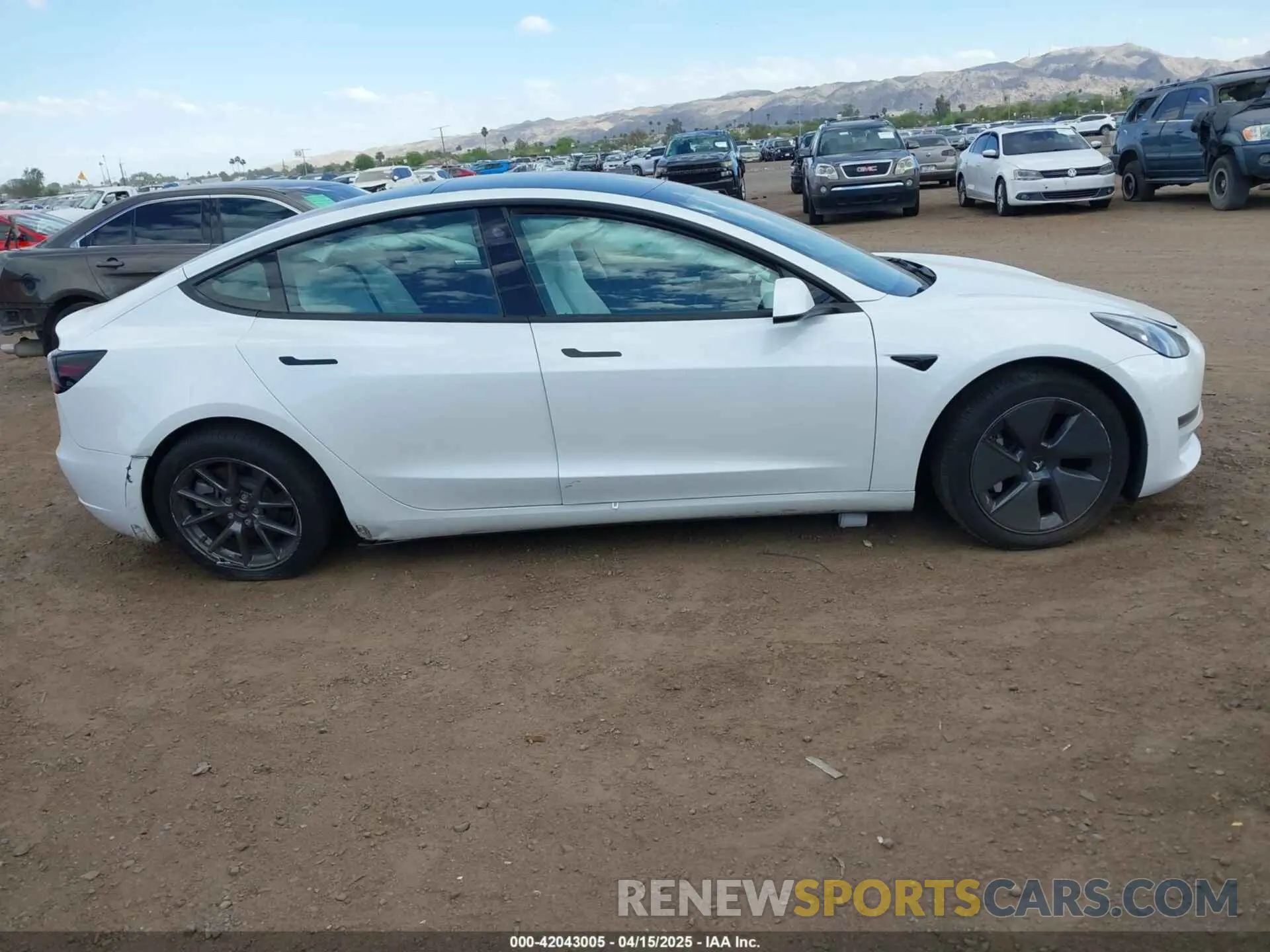 12 Photograph of a damaged car 5YJ3E1EB8NF338947 TESLA MODEL 3 2022