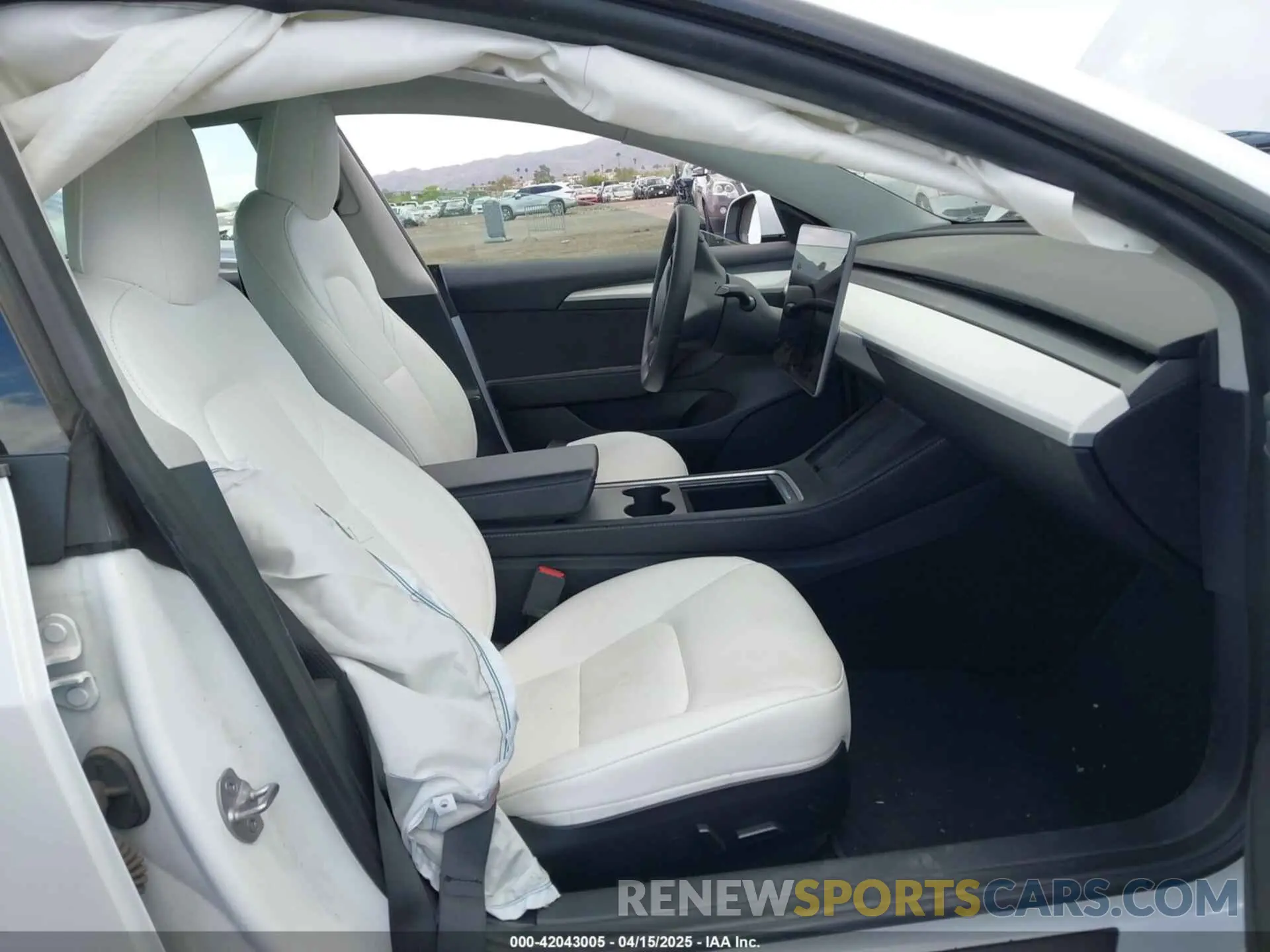 5 Photograph of a damaged car 5YJ3E1EB8NF338947 TESLA MODEL 3 2022
