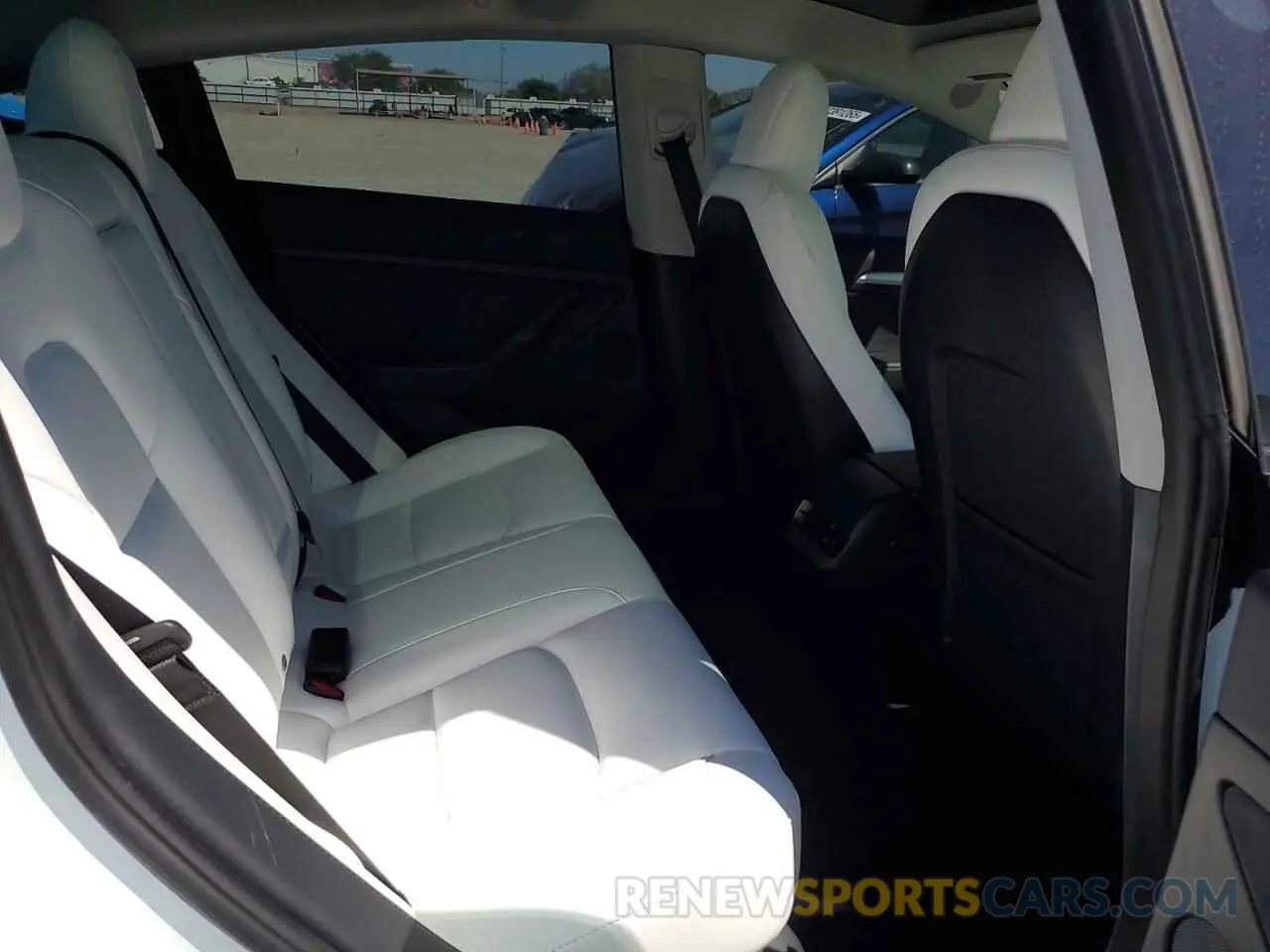 10 Photograph of a damaged car 5YJ3E1EB8NF340343 TESLA MODEL 3 2022