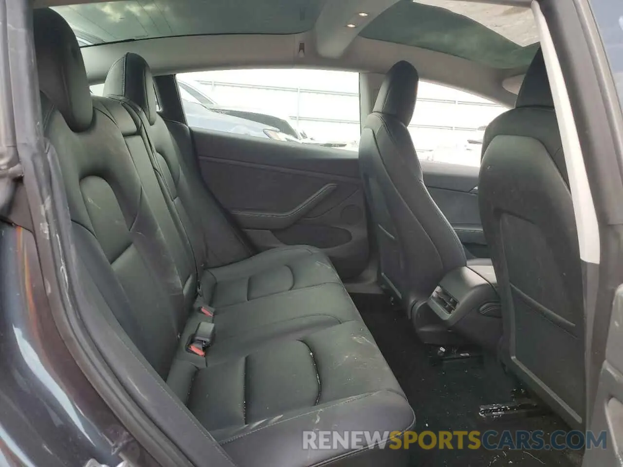 10 Photograph of a damaged car 5YJ3E1EB8NF344358 TESLA MODEL 3 2022
