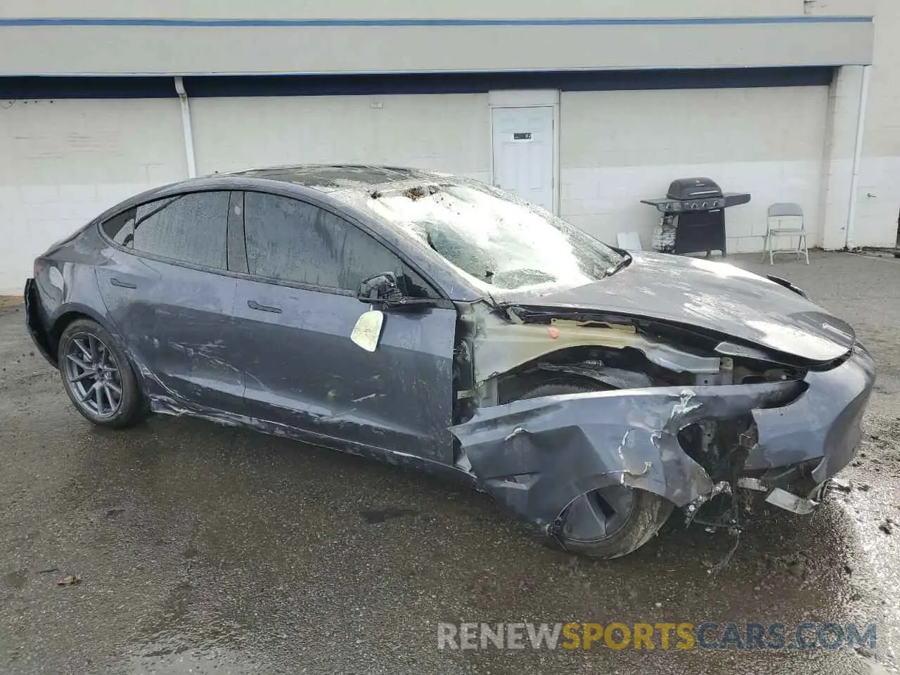 4 Photograph of a damaged car 5YJ3E1EB8NF362102 TESLA MODEL 3 2022