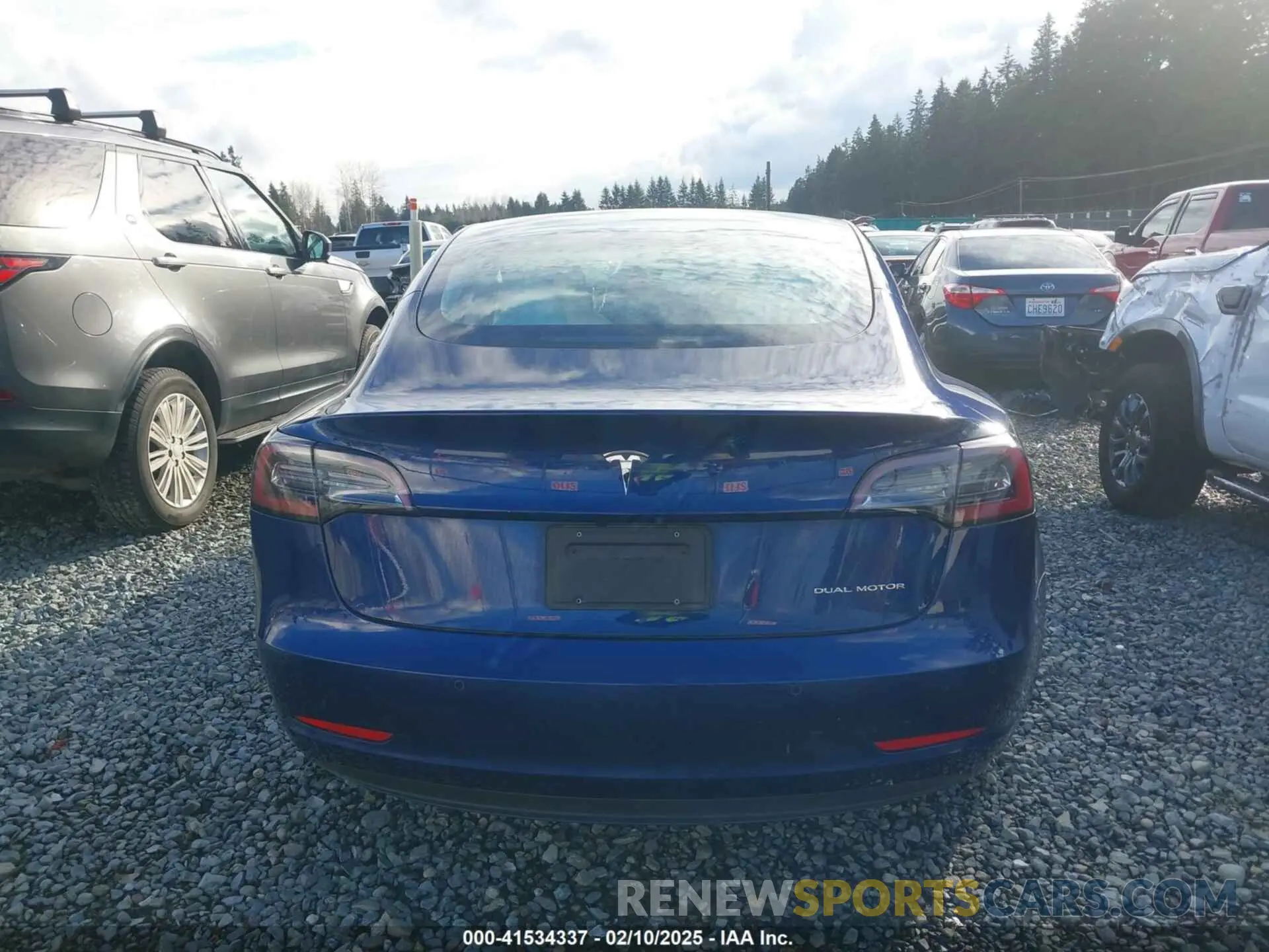 16 Photograph of a damaged car 5YJ3E1EB8NF363864 TESLA MODEL 3 2022