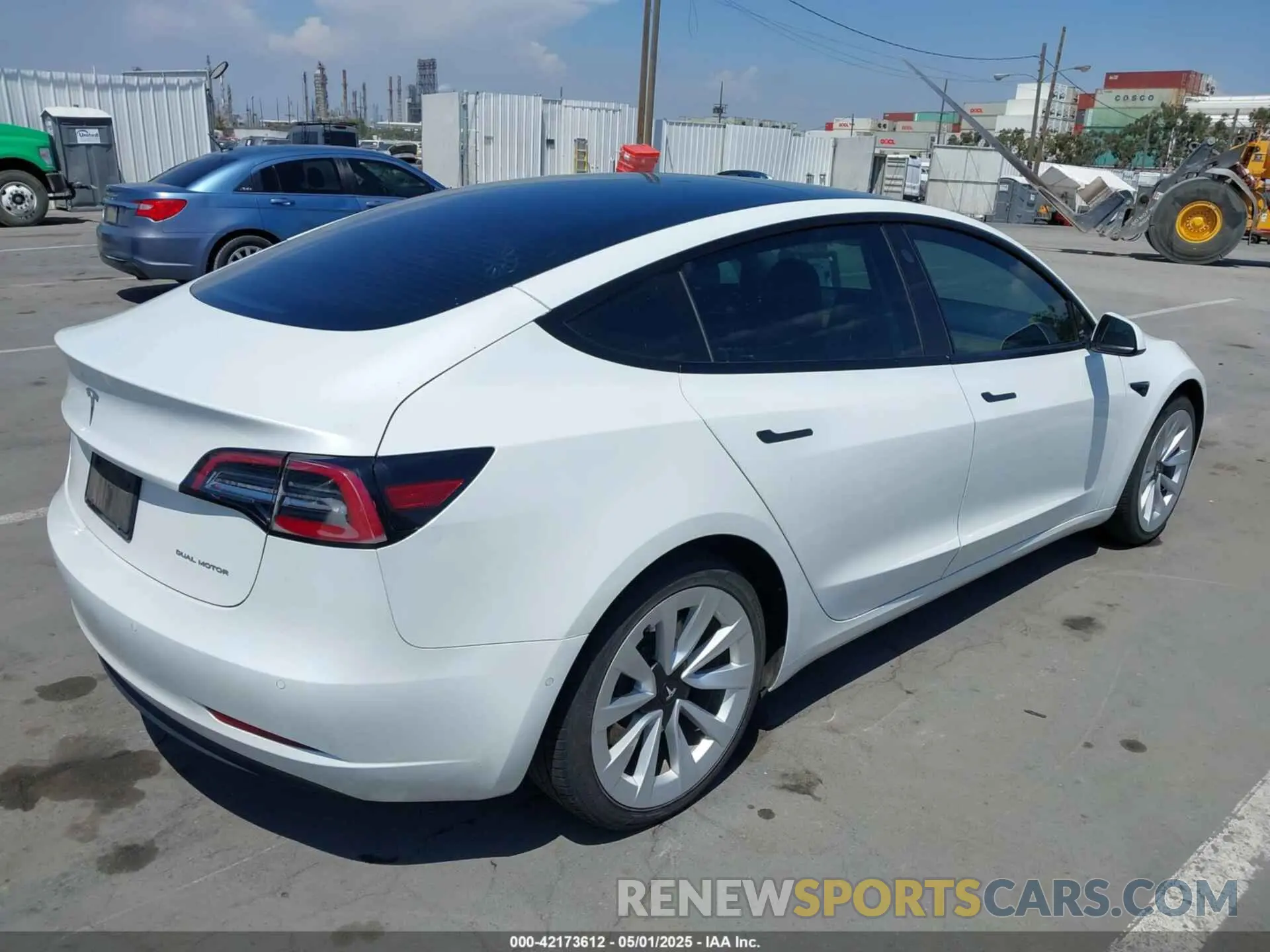 4 Photograph of a damaged car 5YJ3E1EB9NF113601 TESLA MODEL 3 2022