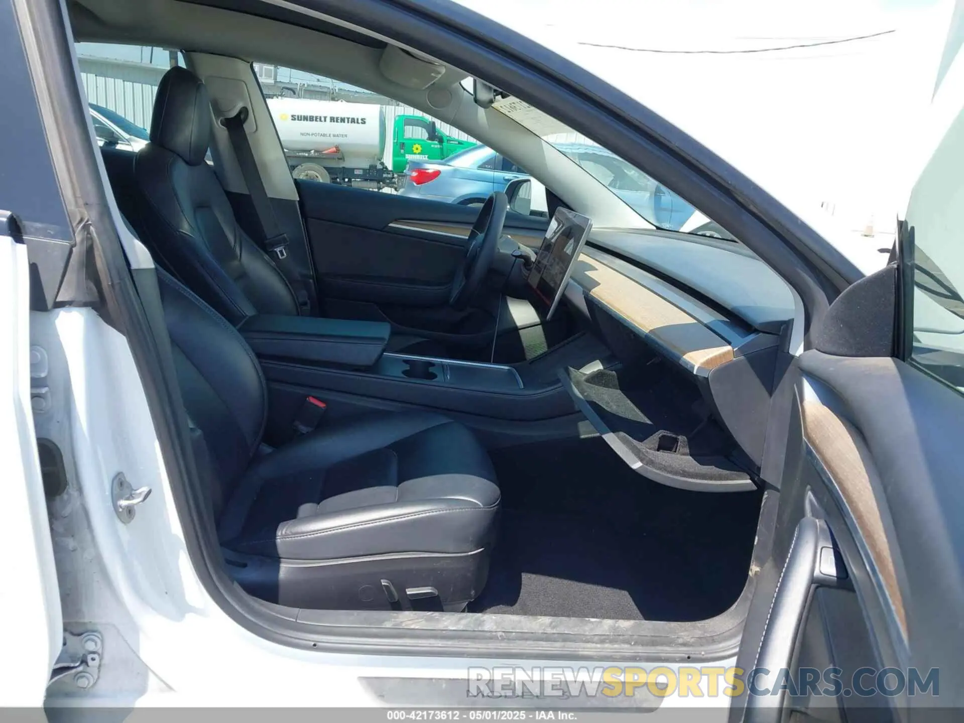 5 Photograph of a damaged car 5YJ3E1EB9NF113601 TESLA MODEL 3 2022