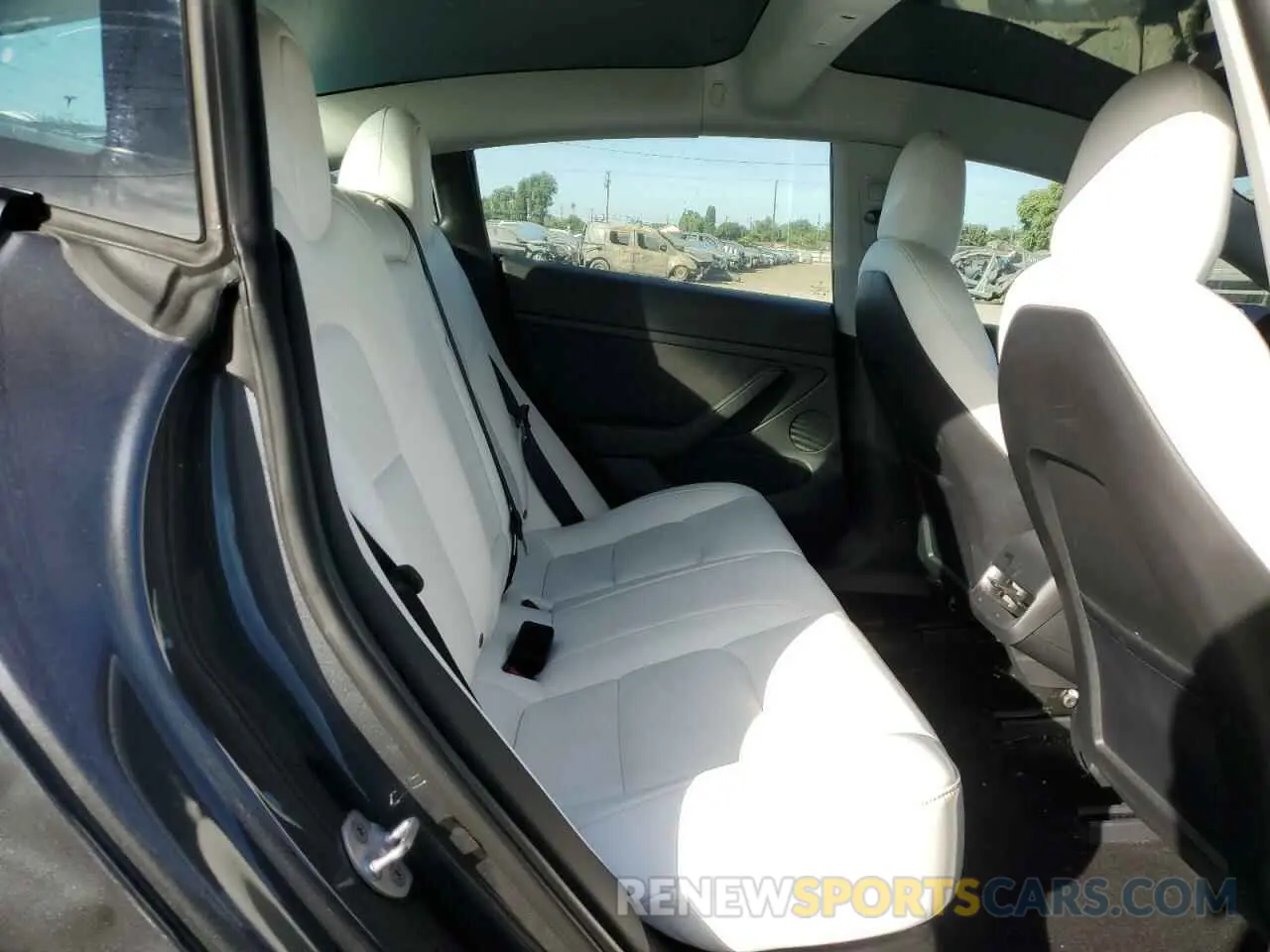 10 Photograph of a damaged car 5YJ3E1EB9NF128356 TESLA MODEL 3 2022