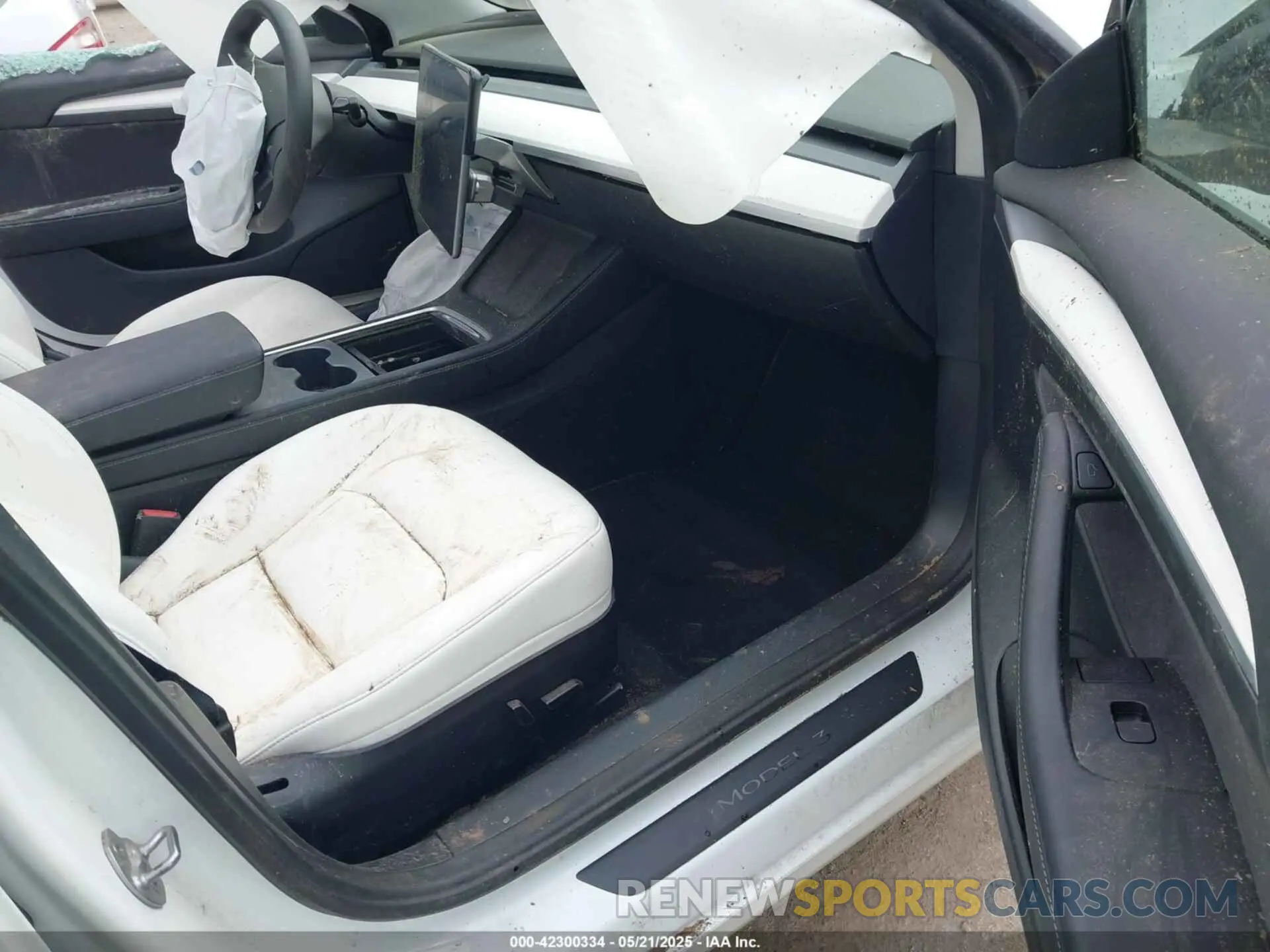 5 Photograph of a damaged car 5YJ3E1EB9NF155394 TESLA MODEL 3 2022