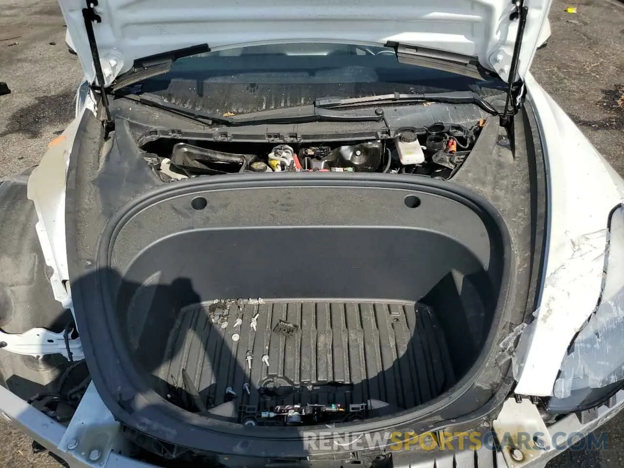11 Photograph of a damaged car 5YJ3E1EB9NF173779 TESLA MODEL 3 2022