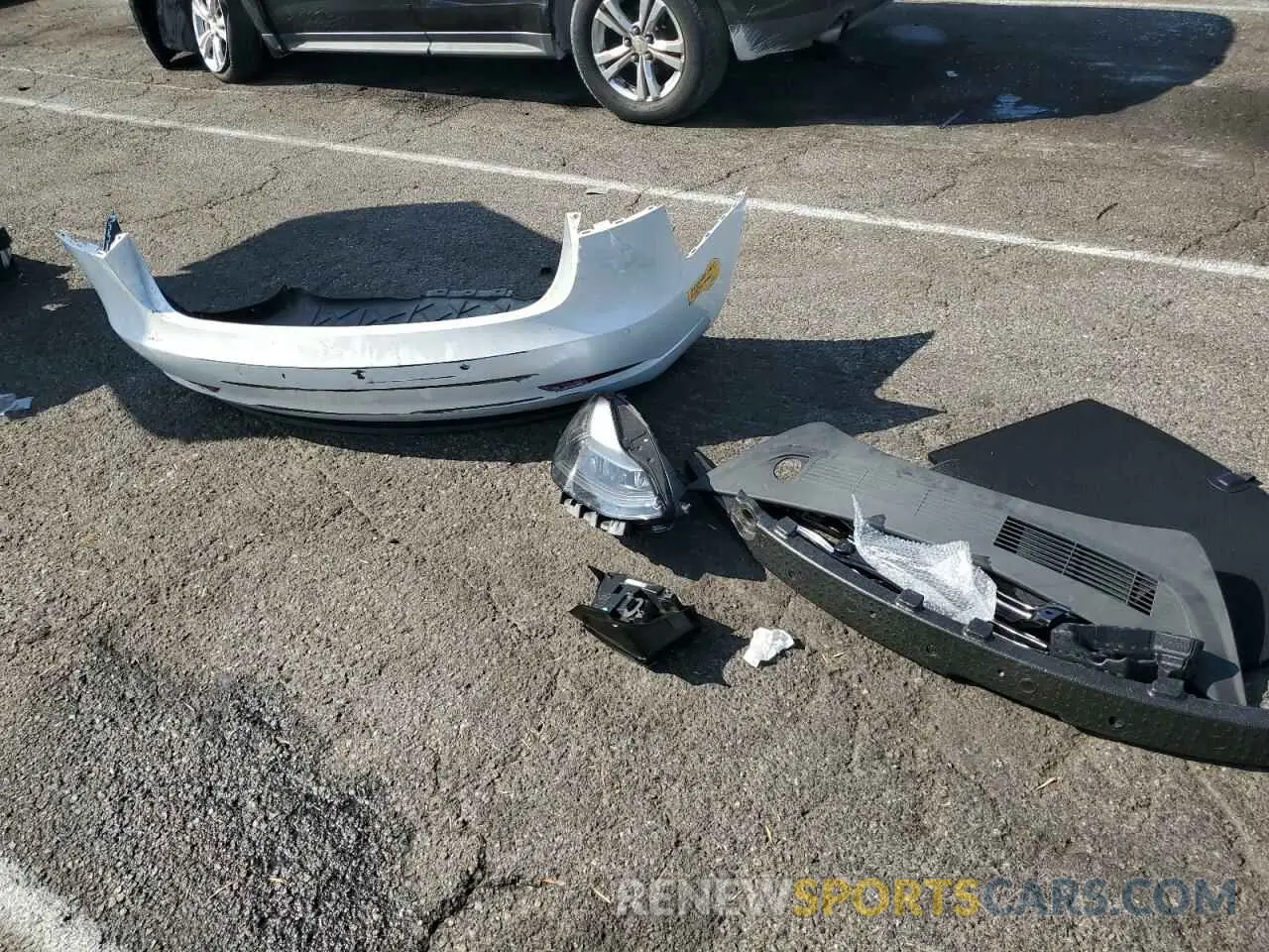 12 Photograph of a damaged car 5YJ3E1EB9NF173779 TESLA MODEL 3 2022