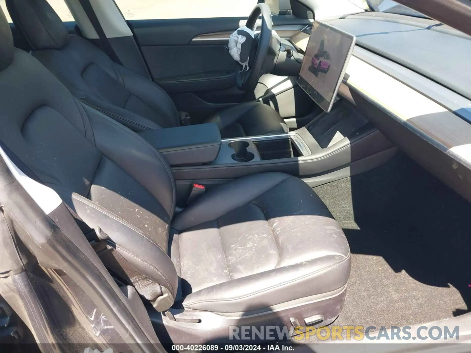 5 Photograph of a damaged car 5YJ3E1EB9NF184247 TESLA MODEL 3 2022