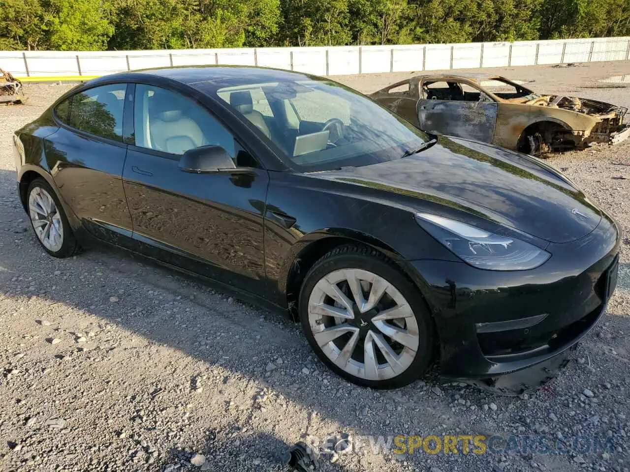 4 Photograph of a damaged car 5YJ3E1EB9NF189805 TESLA MODEL 3 2022