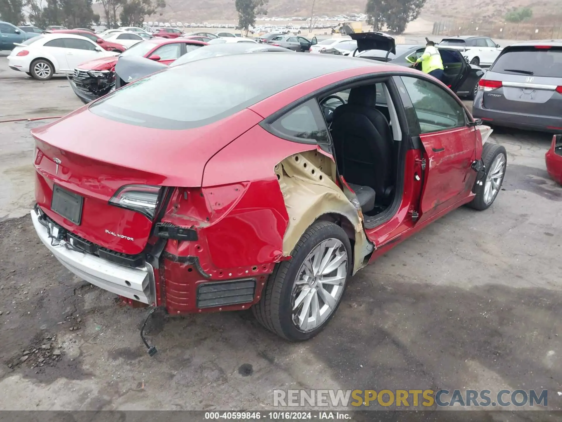 4 Photograph of a damaged car 5YJ3E1EB9NF192560 TESLA MODEL 3 2022
