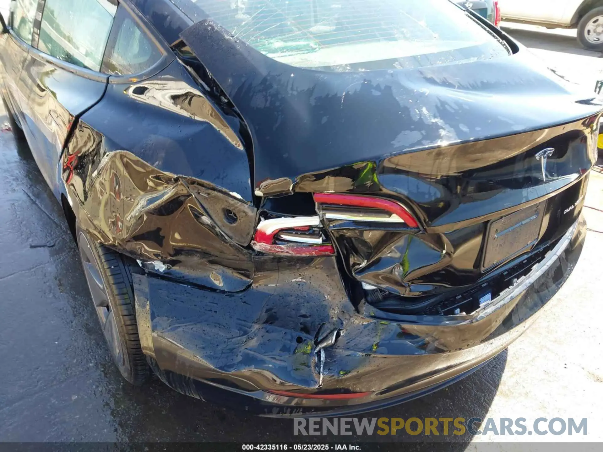 18 Photograph of a damaged car 5YJ3E1EB9NF192719 TESLA MODEL 3 2022