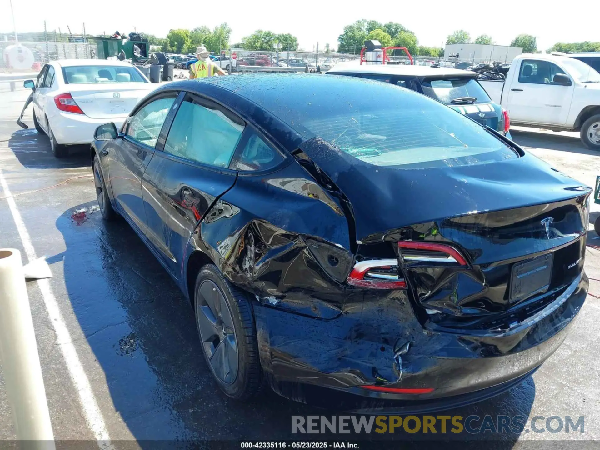 3 Photograph of a damaged car 5YJ3E1EB9NF192719 TESLA MODEL 3 2022