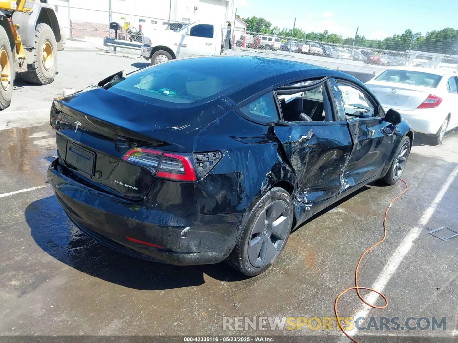 4 Photograph of a damaged car 5YJ3E1EB9NF192719 TESLA MODEL 3 2022