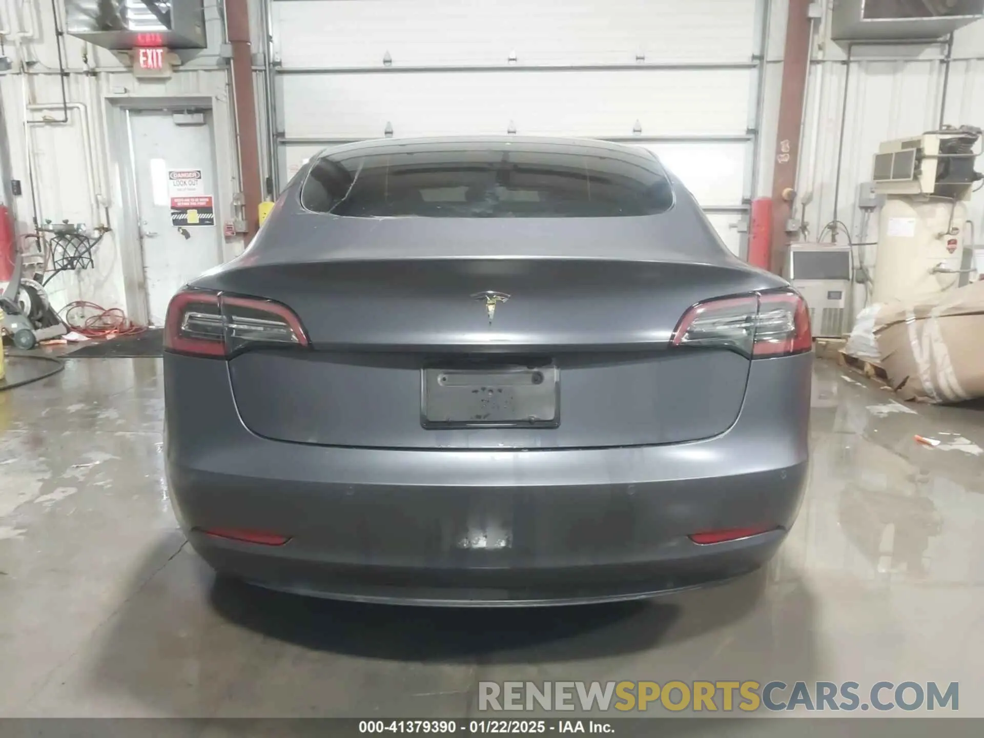 17 Photograph of a damaged car 5YJ3E1EB9NF195703 TESLA MODEL 3 2022