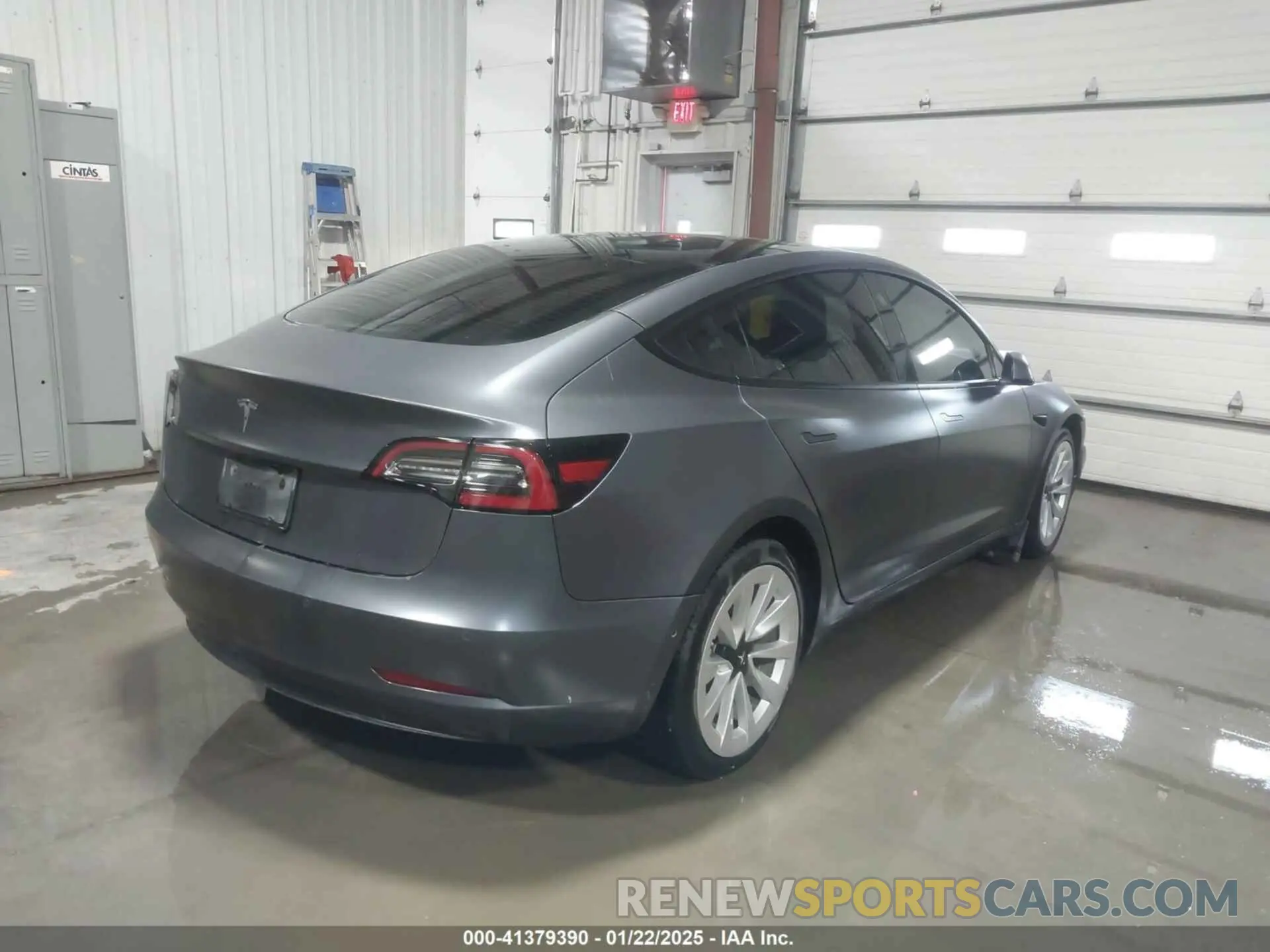 4 Photograph of a damaged car 5YJ3E1EB9NF195703 TESLA MODEL 3 2022