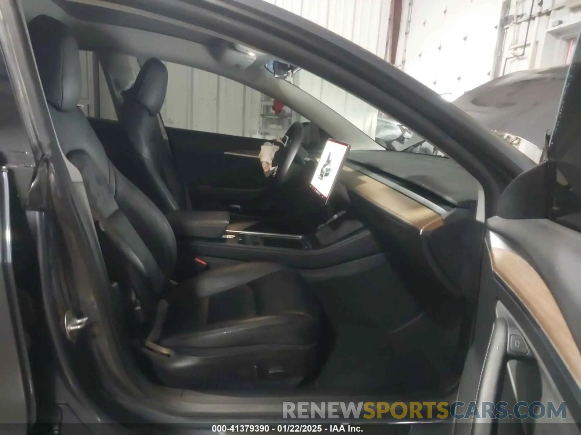5 Photograph of a damaged car 5YJ3E1EB9NF195703 TESLA MODEL 3 2022
