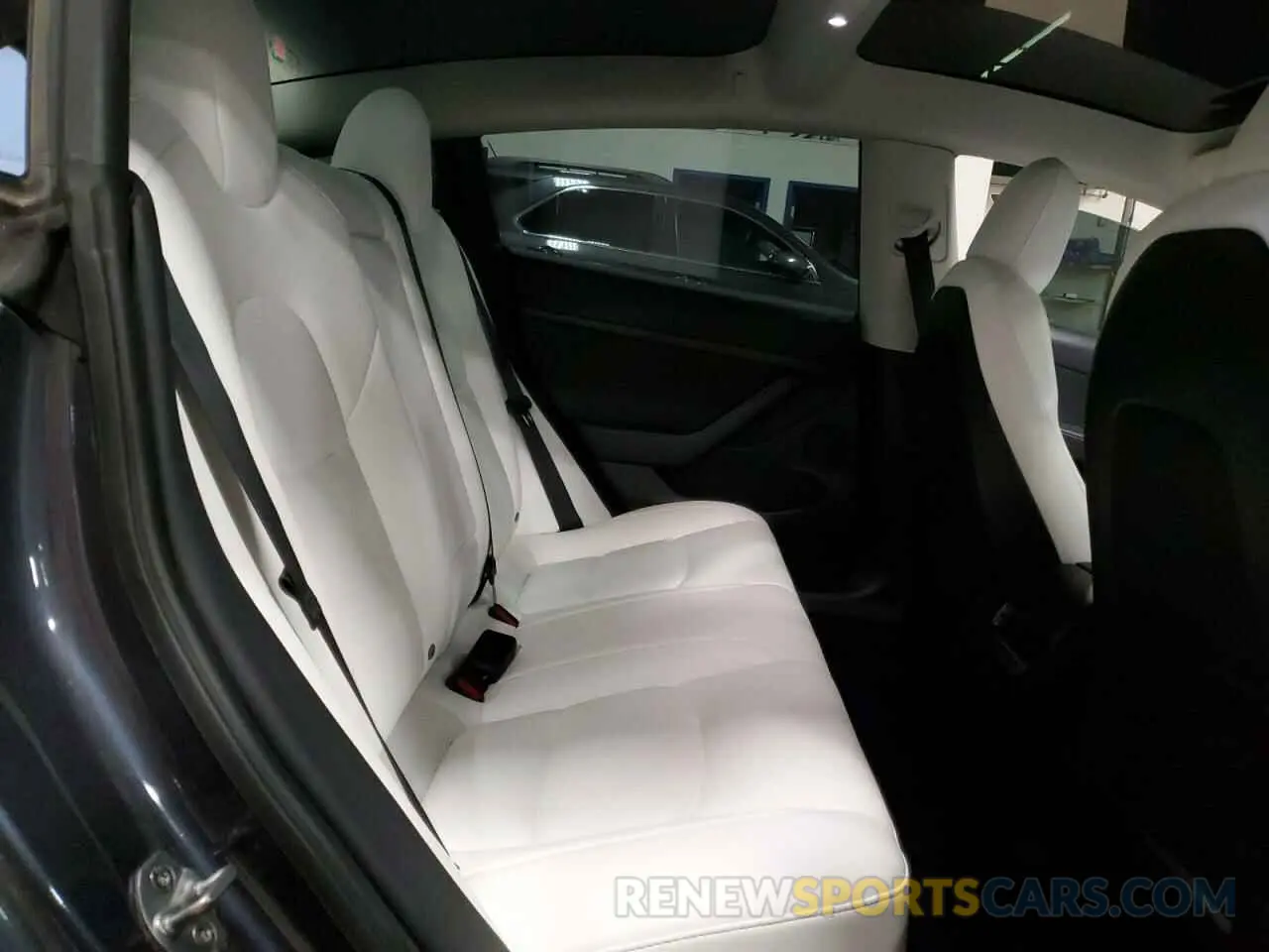 10 Photograph of a damaged car 5YJ3E1EB9NF199184 TESLA MODEL 3 2022