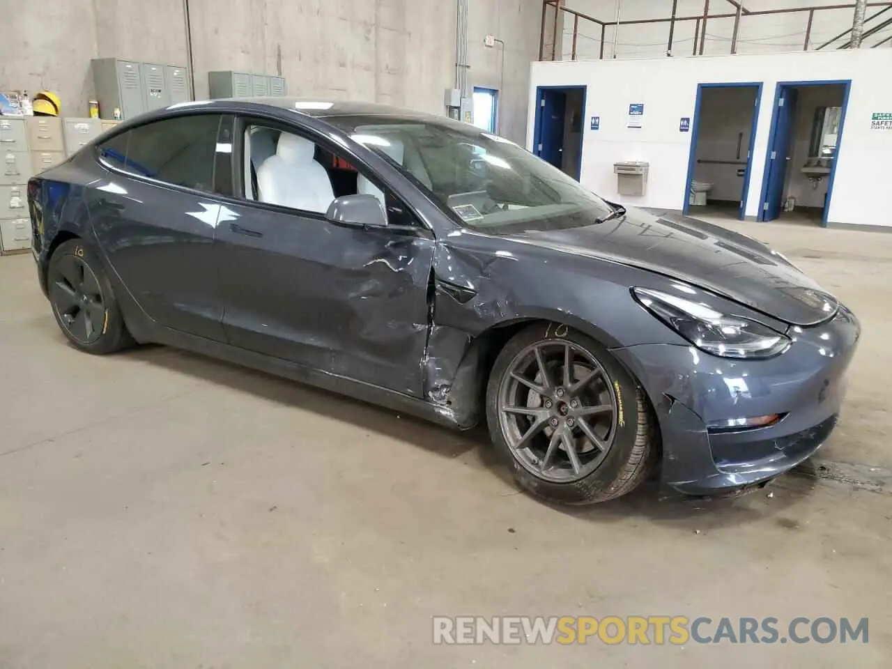 4 Photograph of a damaged car 5YJ3E1EB9NF199184 TESLA MODEL 3 2022