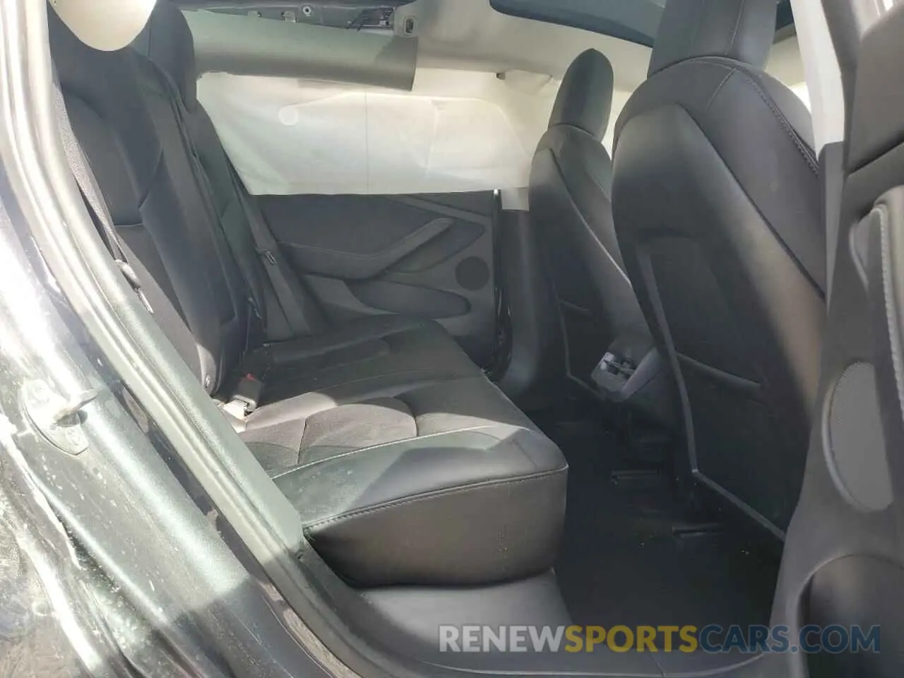 10 Photograph of a damaged car 5YJ3E1EB9NF201144 TESLA MODEL 3 2022