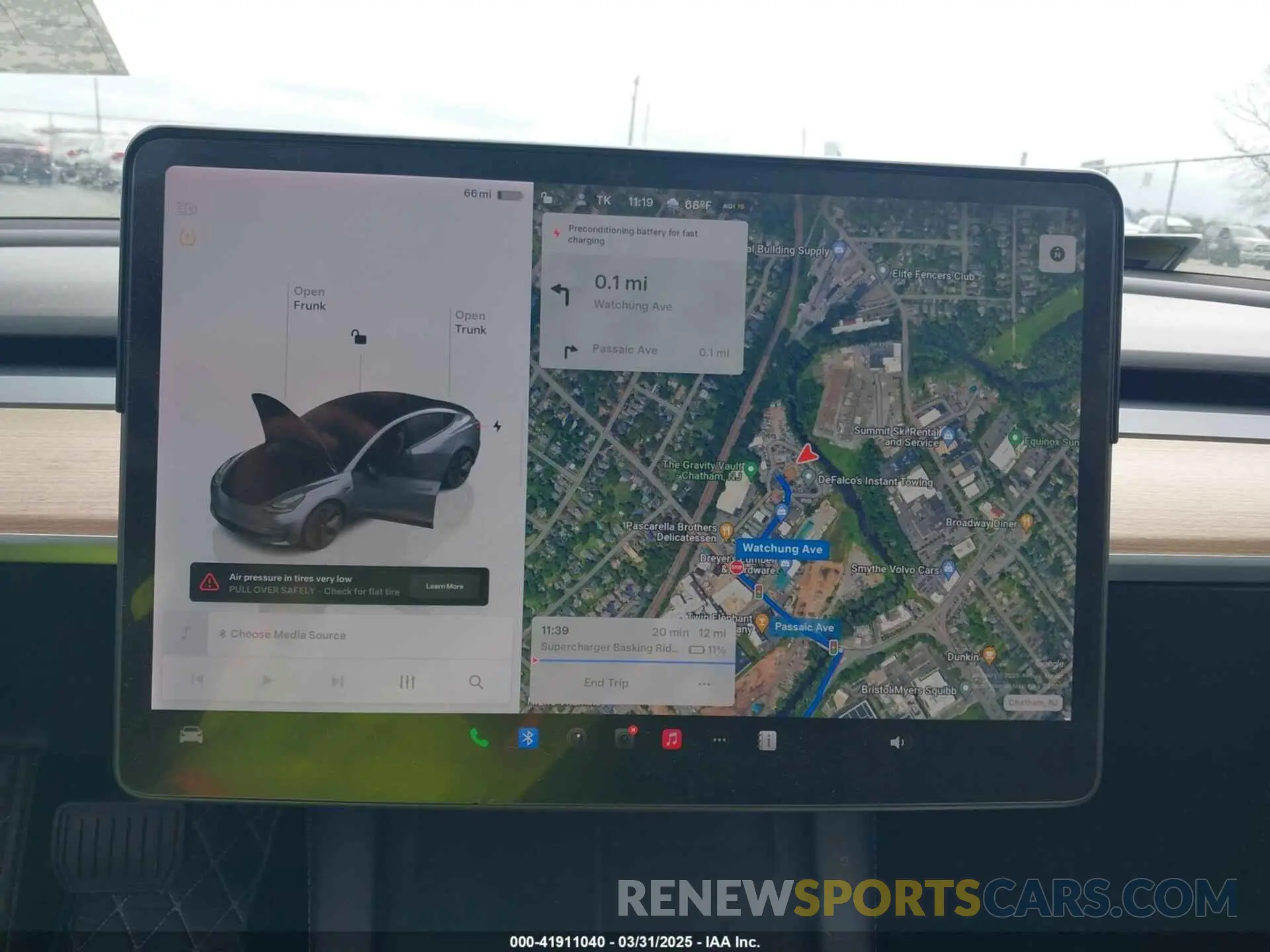 18 Photograph of a damaged car 5YJ3E1EB9NF206943 TESLA MODEL 3 2022