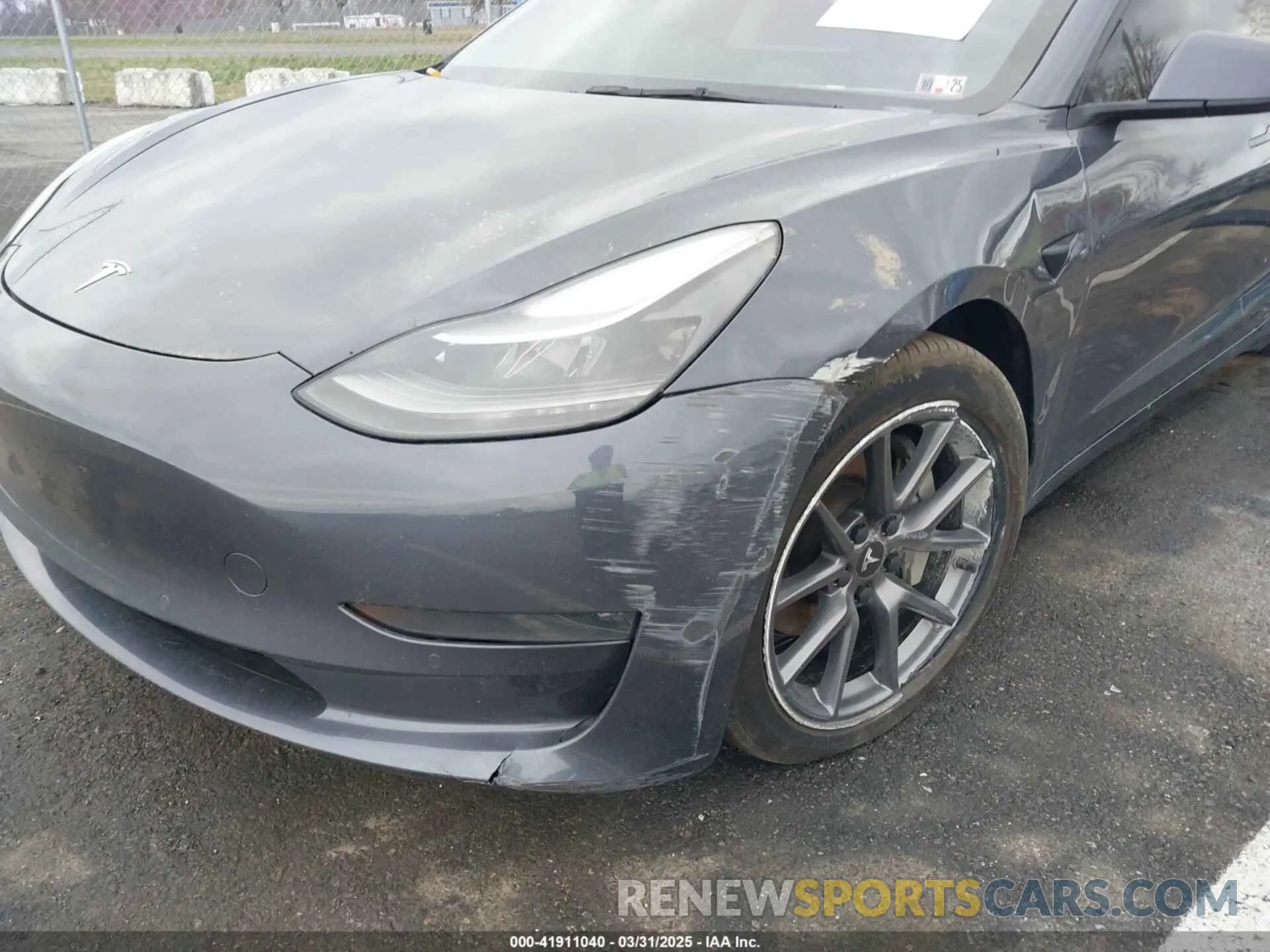 19 Photograph of a damaged car 5YJ3E1EB9NF206943 TESLA MODEL 3 2022
