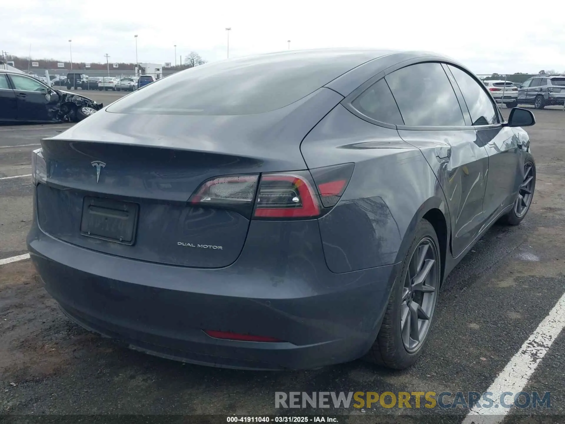4 Photograph of a damaged car 5YJ3E1EB9NF206943 TESLA MODEL 3 2022