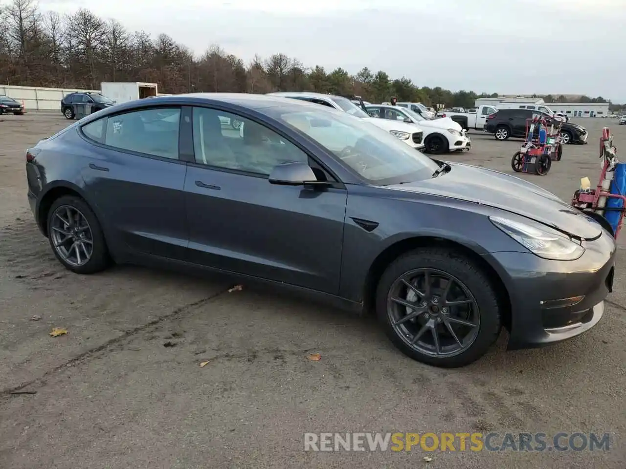 4 Photograph of a damaged car 5YJ3E1EB9NF238940 TESLA MODEL 3 2022