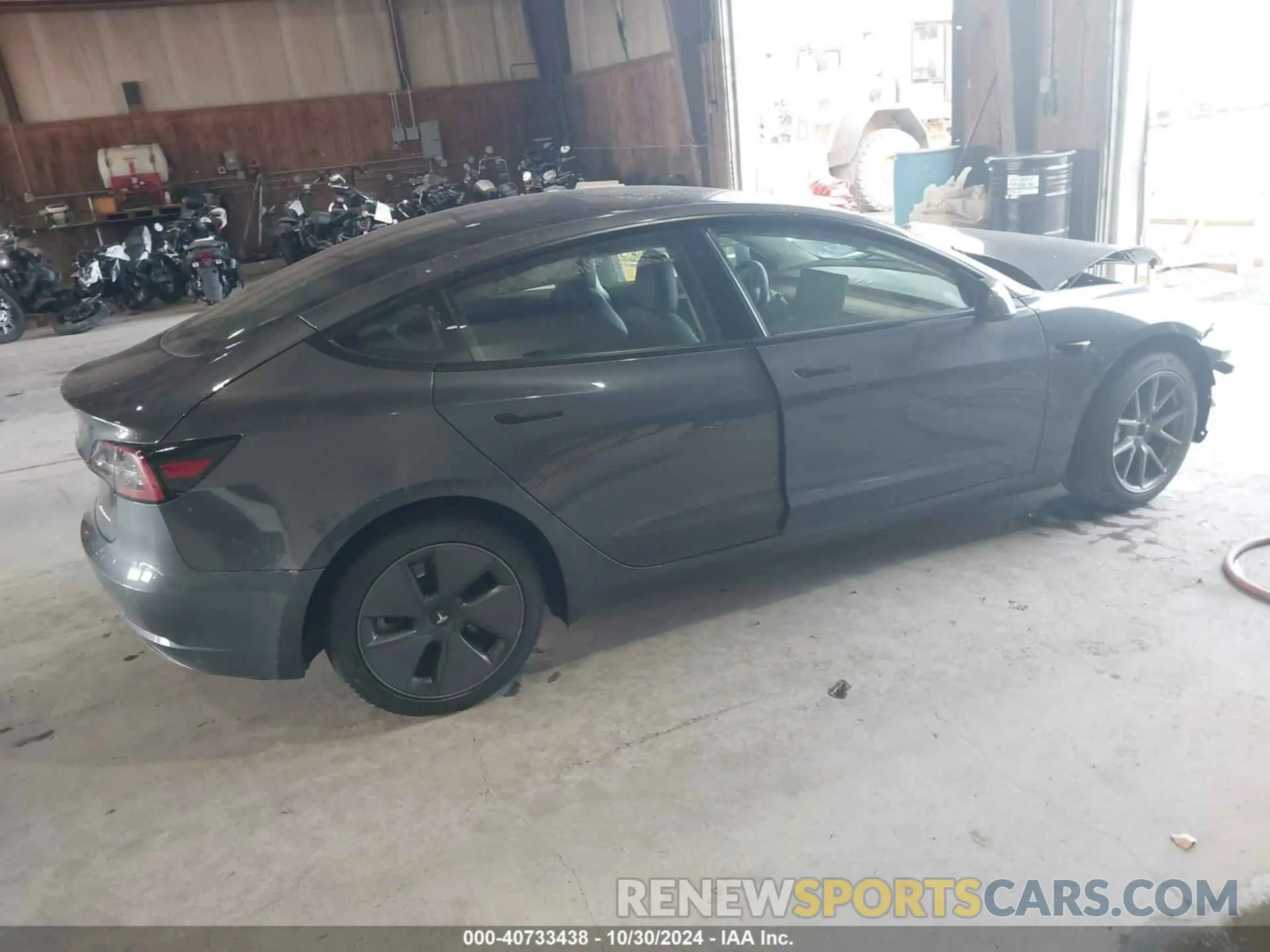 4 Photograph of a damaged car 5YJ3E1EB9NF245662 TESLA MODEL 3 2022