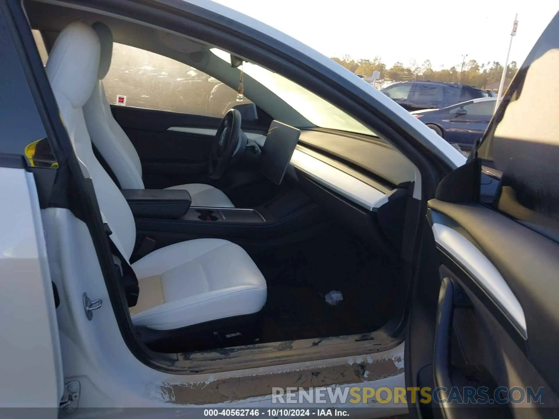 5 Photograph of a damaged car 5YJ3E1EB9NF263997 TESLA MODEL 3 2022