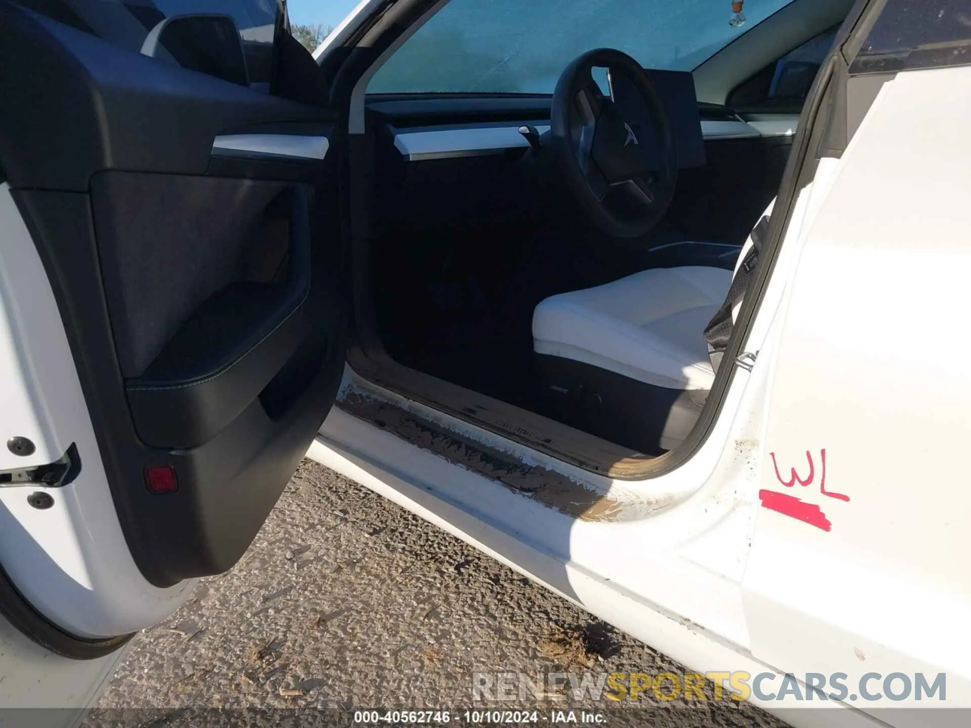 6 Photograph of a damaged car 5YJ3E1EB9NF263997 TESLA MODEL 3 2022